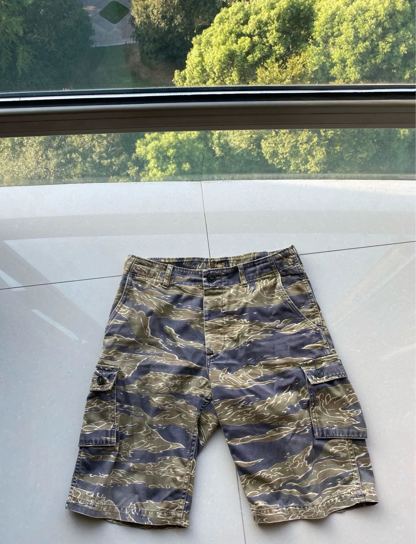 The Real McCoy's tiger camouflage shorts in army green Size US 32 / EU 48 - 1 Thumbnail