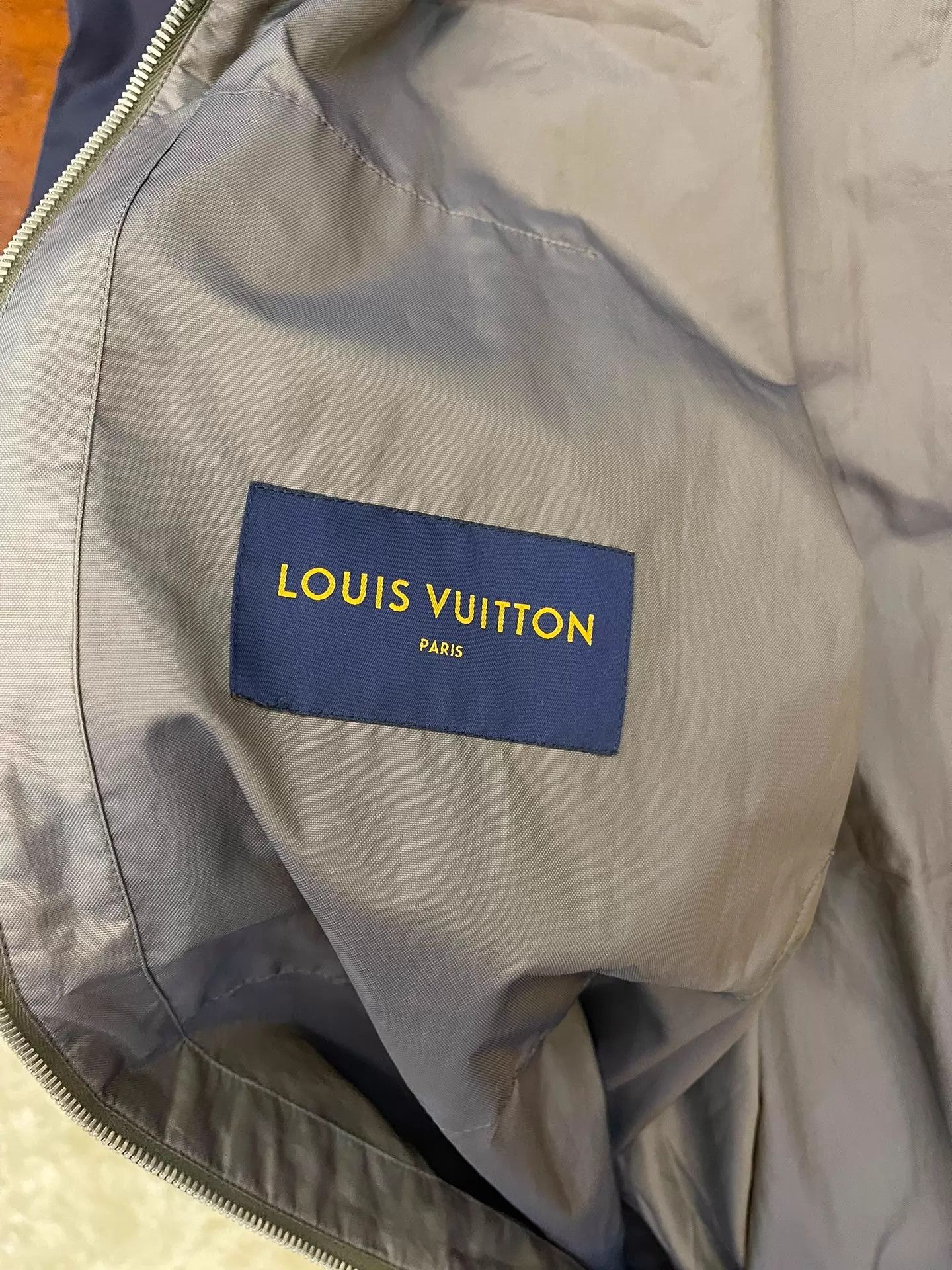 Louis Vuitton LOUIS VUITTON Runway Oversized Thin Windbreaker 46 (OS) Size US S / EU 44-46 / 1 - 6 Thumbnail