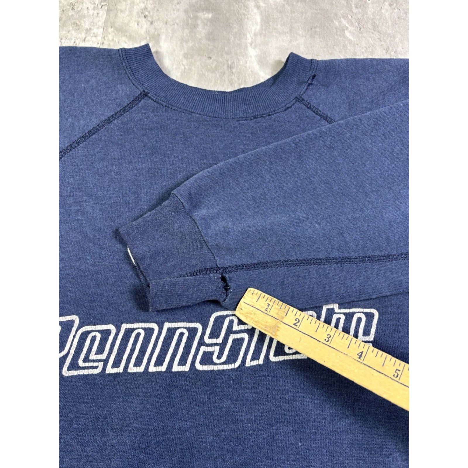 Penn VINTAGE Penn State Blue Raglin Pullover Sweatshirt Crewneck M Navy Blue University 80s 90s Graphic Print Mens Size US M / EU 48-50 / 2 - 4 Thumbnail