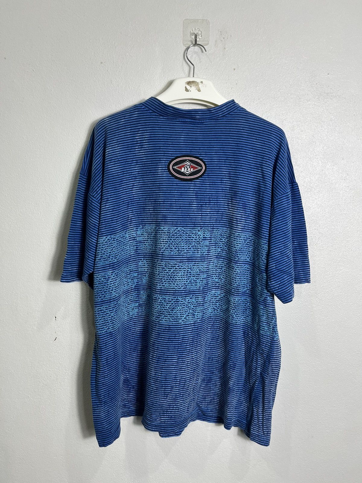 Vintage VINTAGE 90s Bear Surfing Tribal Tshirt Size US L / EU 52-54 / 3 - 6 Thumbnail