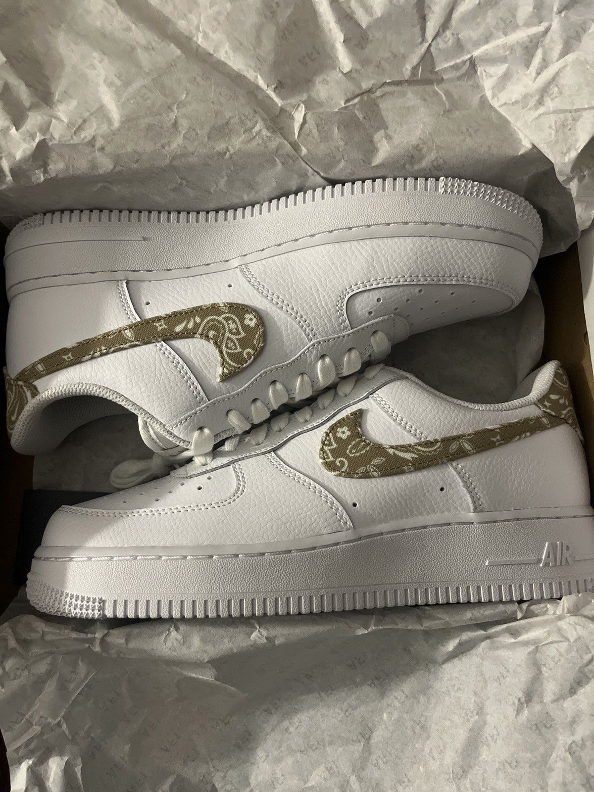 Nike Air Force 1 Barley White Size US 9 / EU 42 - 1 Thumbnail