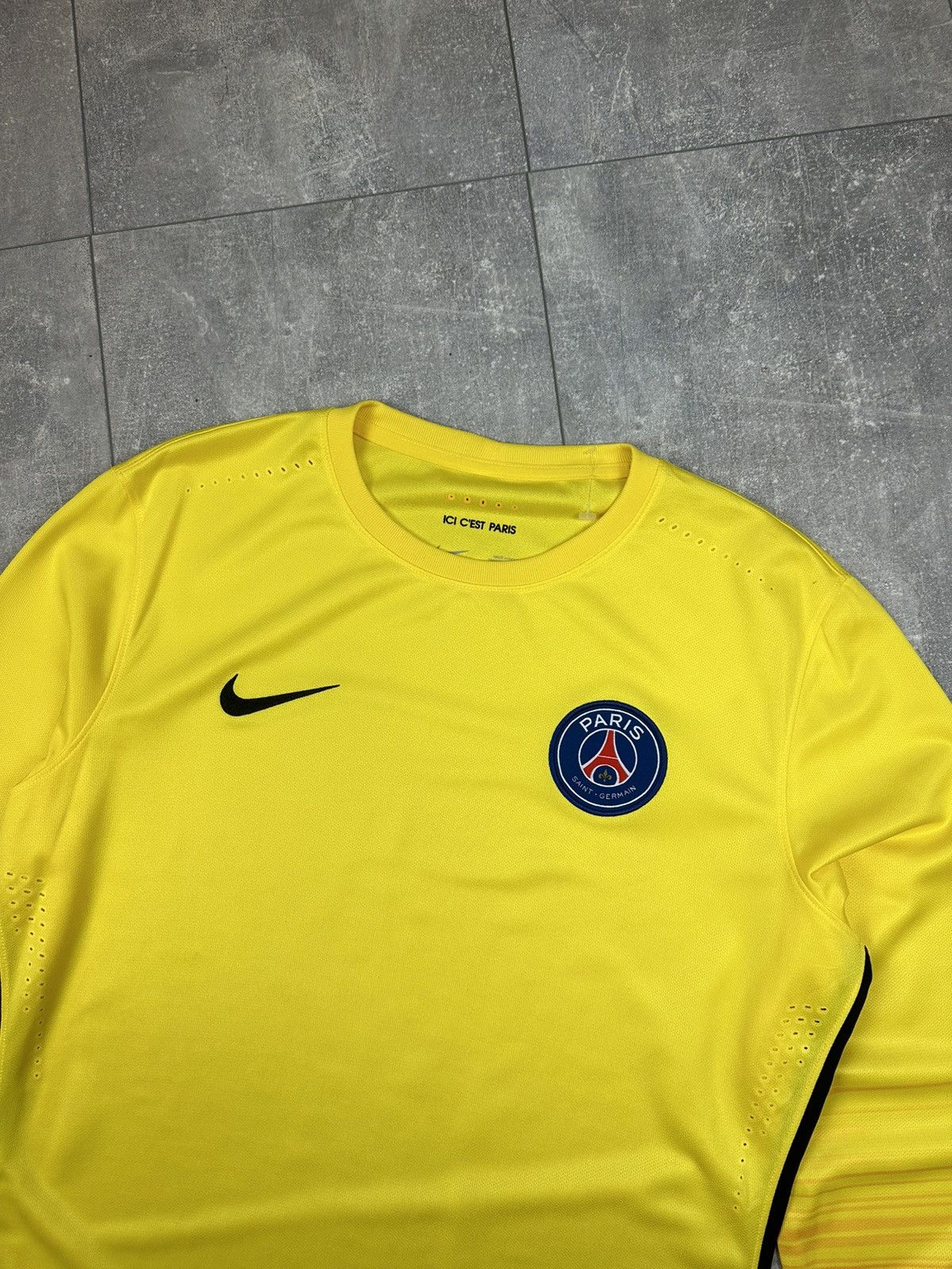 Vintage Nike Psg Paris Saint-Germain Player Issue Away Long Sleeve Size US L / EU 52-54 / 3 - 8 Thumbnail