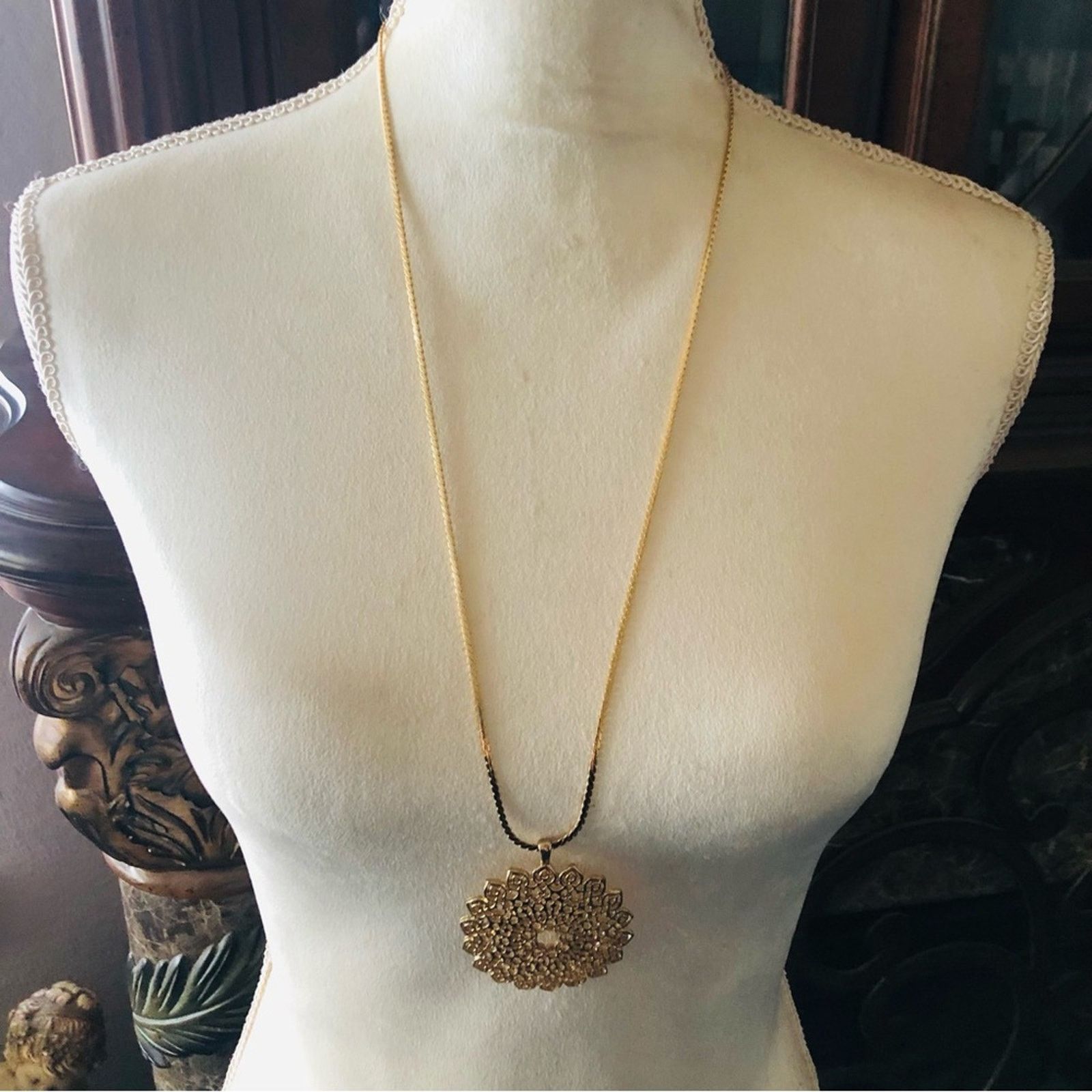 Vintage Vintage filigree pendant on gold braided chain necklace Size ONE SIZE - 2 Thumbnail