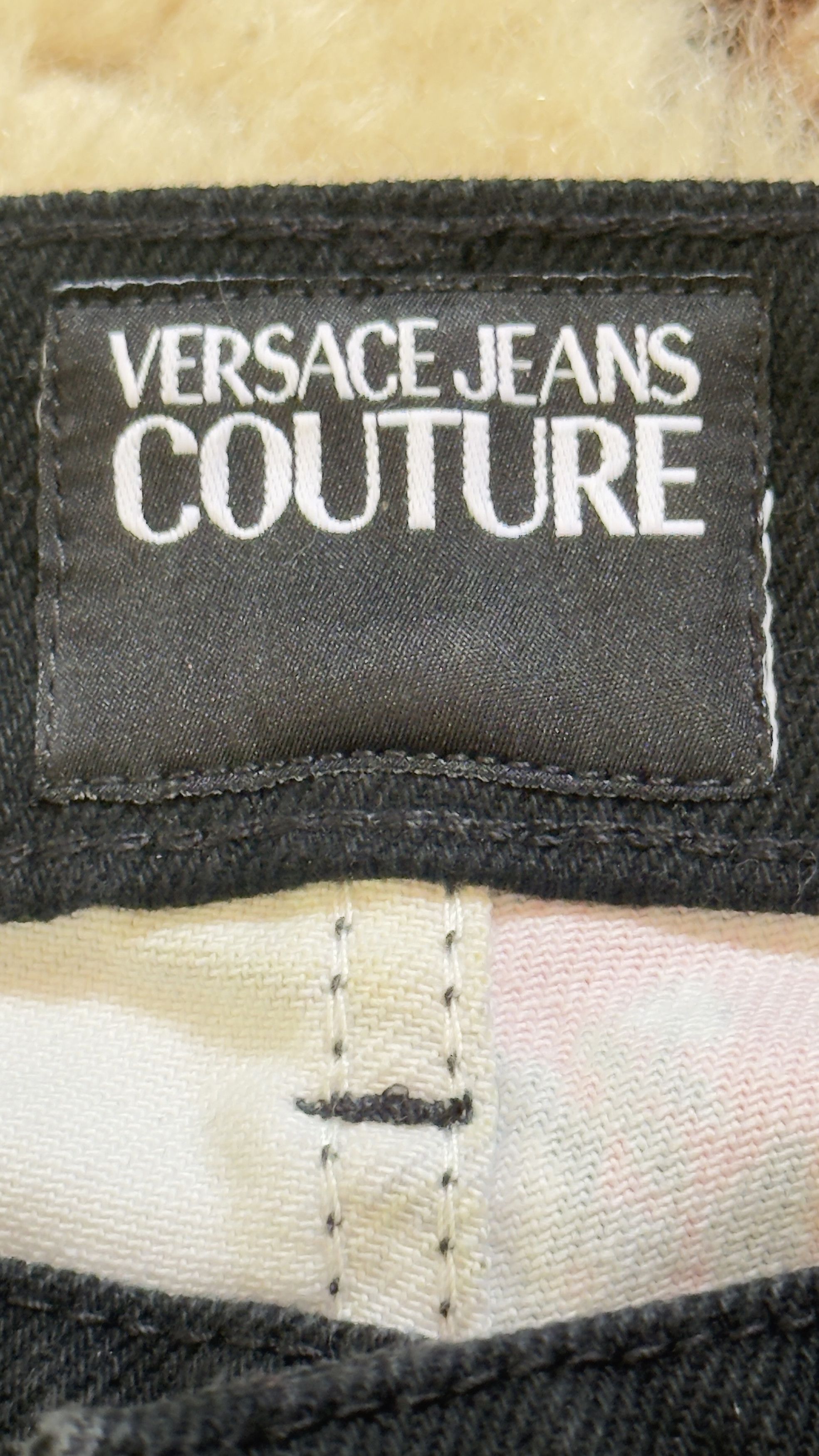 Versace Jeans Couture 🔥 Versace Rare Baroque Print Jeans size 31 US like new Size US 31 - 12 Thumbnail