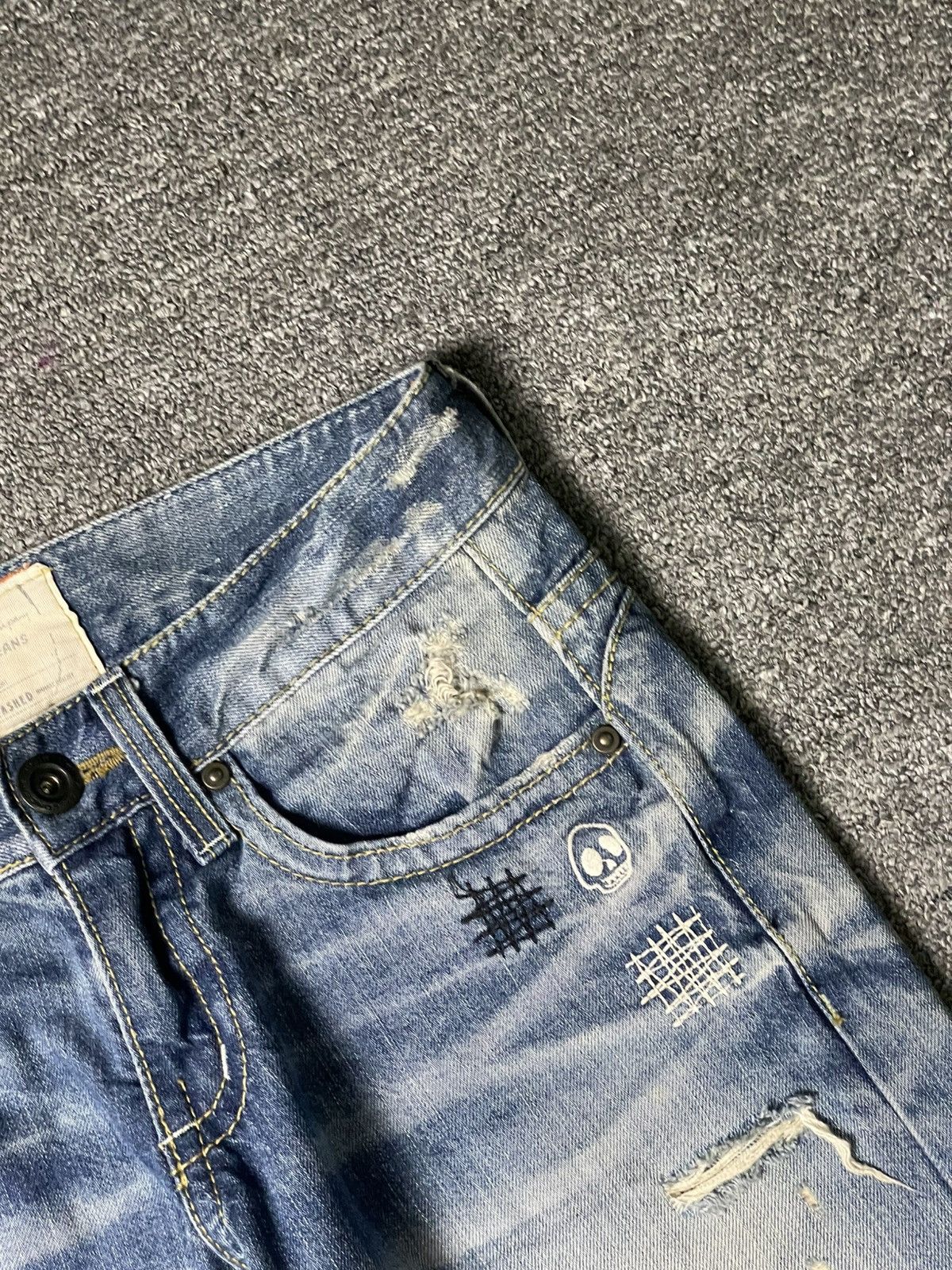 Japanese Brand Vintage LOLITA Distressed Denim Ripped Jeans (94) Size US 29 - 6 Thumbnail