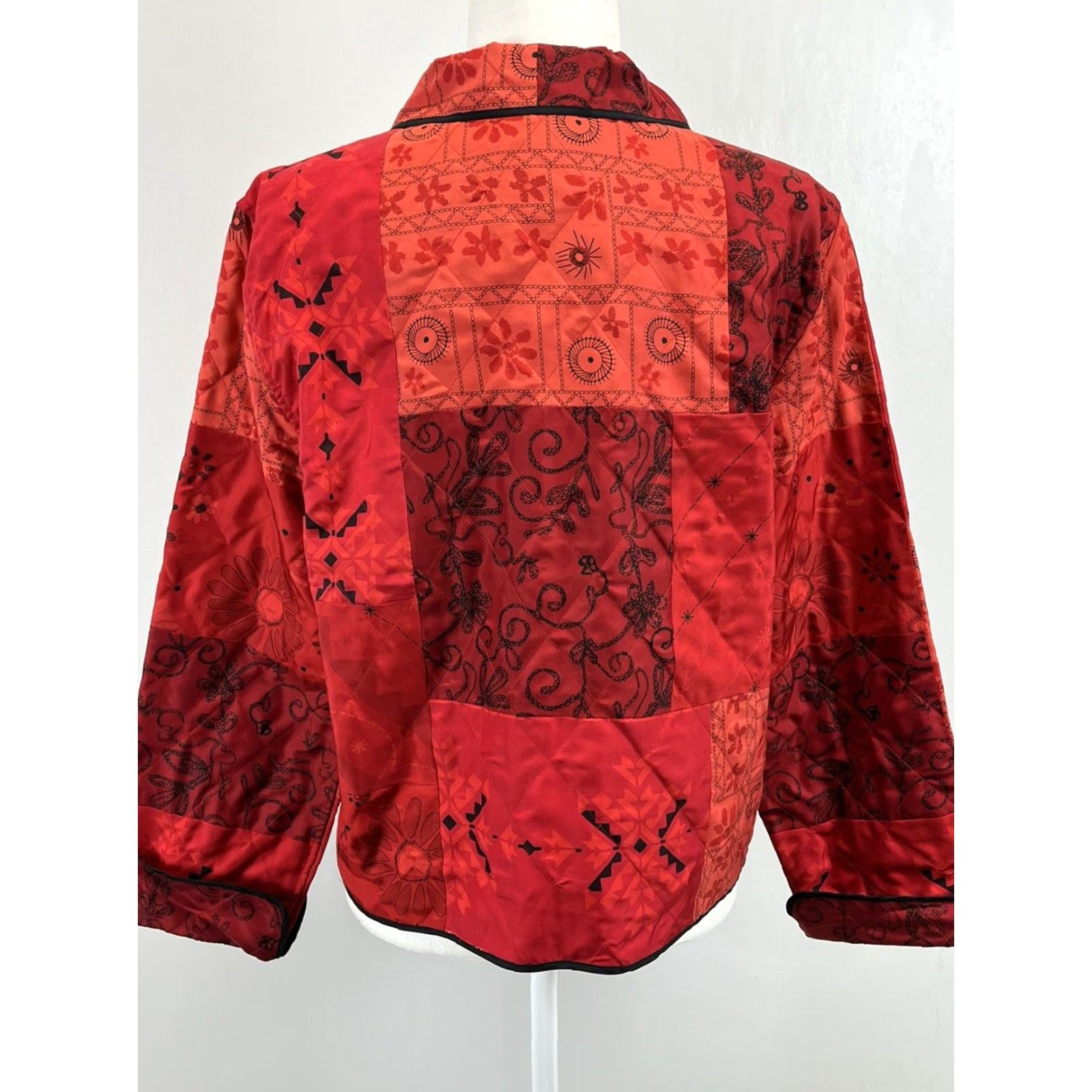 Vintage VINTAGE Chico's Designs Silk Jacket Women's Red Full Button Long Sleeve Art Geometric Pattern Medium Size M / US 6-8 / IT 42-44 - 2 Thumbnail