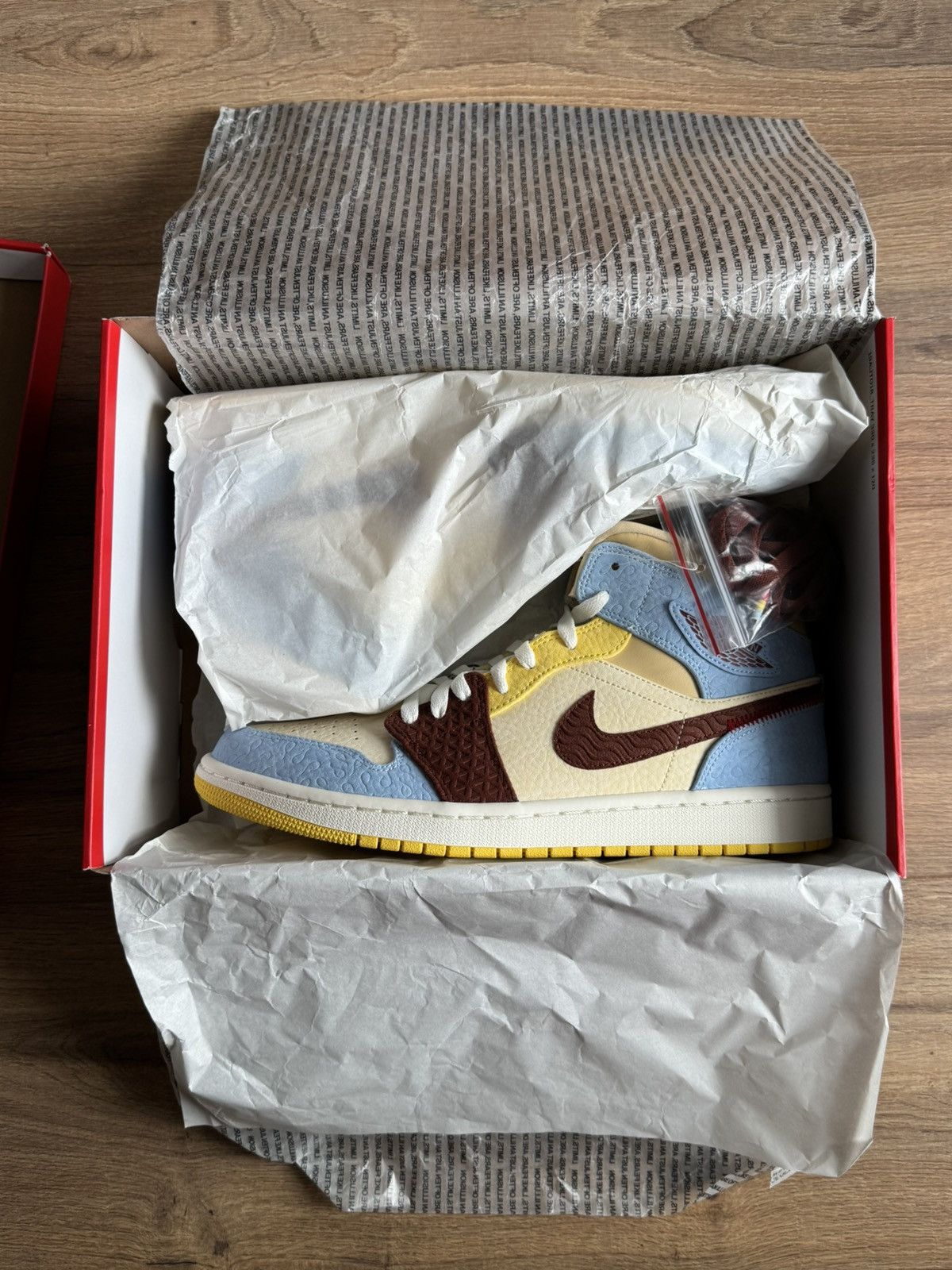 Jordan Brand Jordan 1 Mid SE Fearless Maison Chateau Rouge Size US 11 / EU 44 - 2 Thumbnail