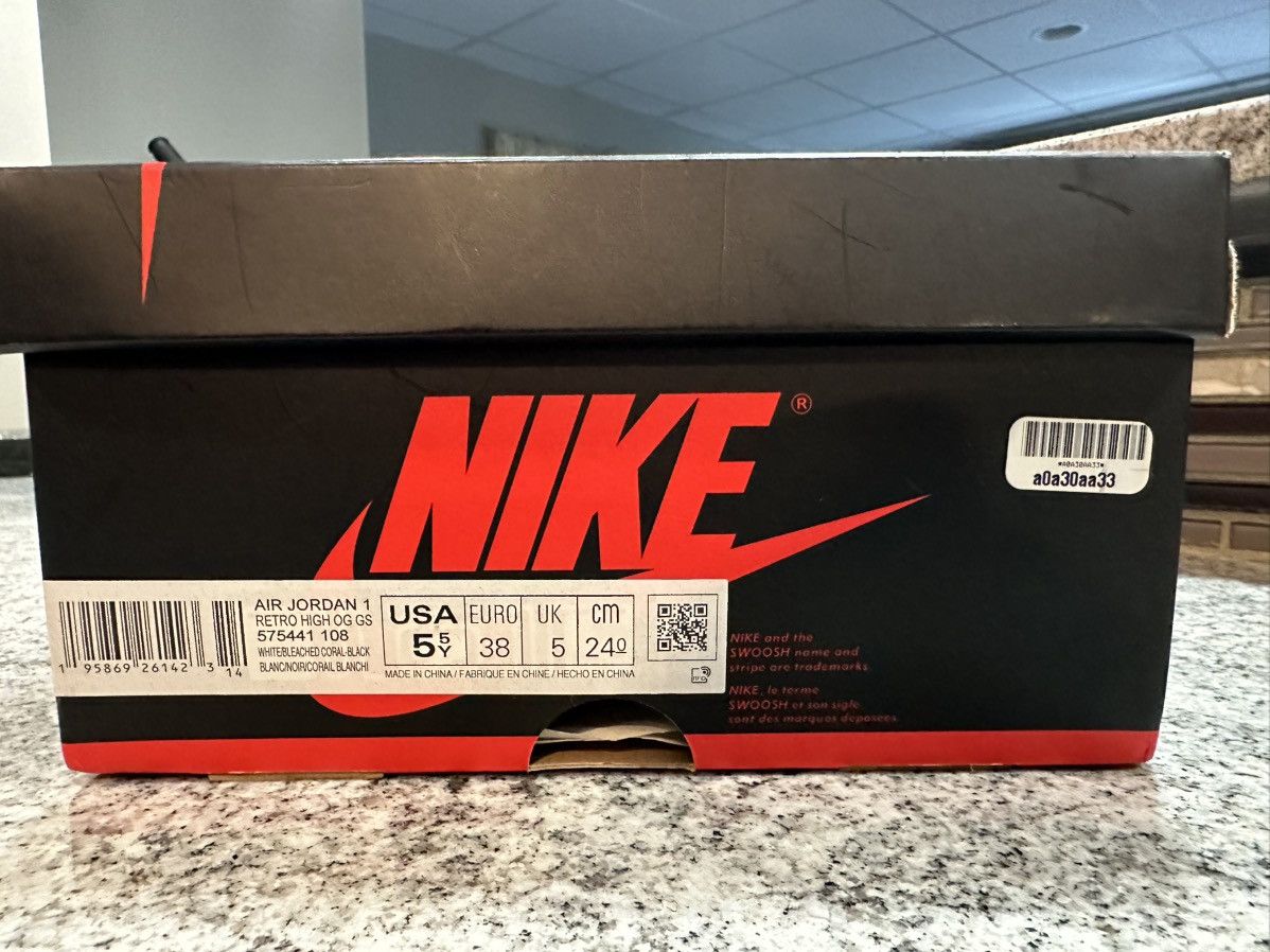 Jordan Brand Air Jordan 1 Retro High OG GS Stage Haze 5.5Y With Box Size US 5.5 / EU 38 - 7 Thumbnail