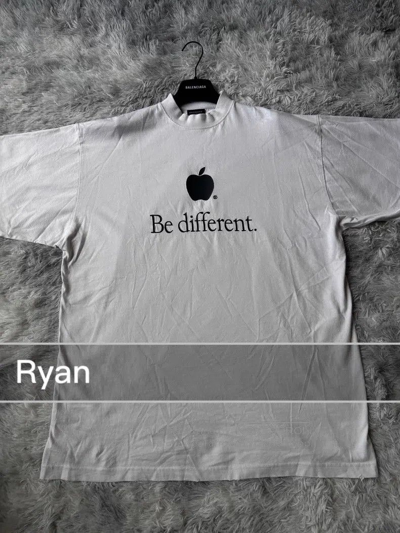 Balenciaga Balenciaga Off-white Apple Embroidered Short Sleeve Size US S / EU 44-46 / 1 - 1 Thumbnail