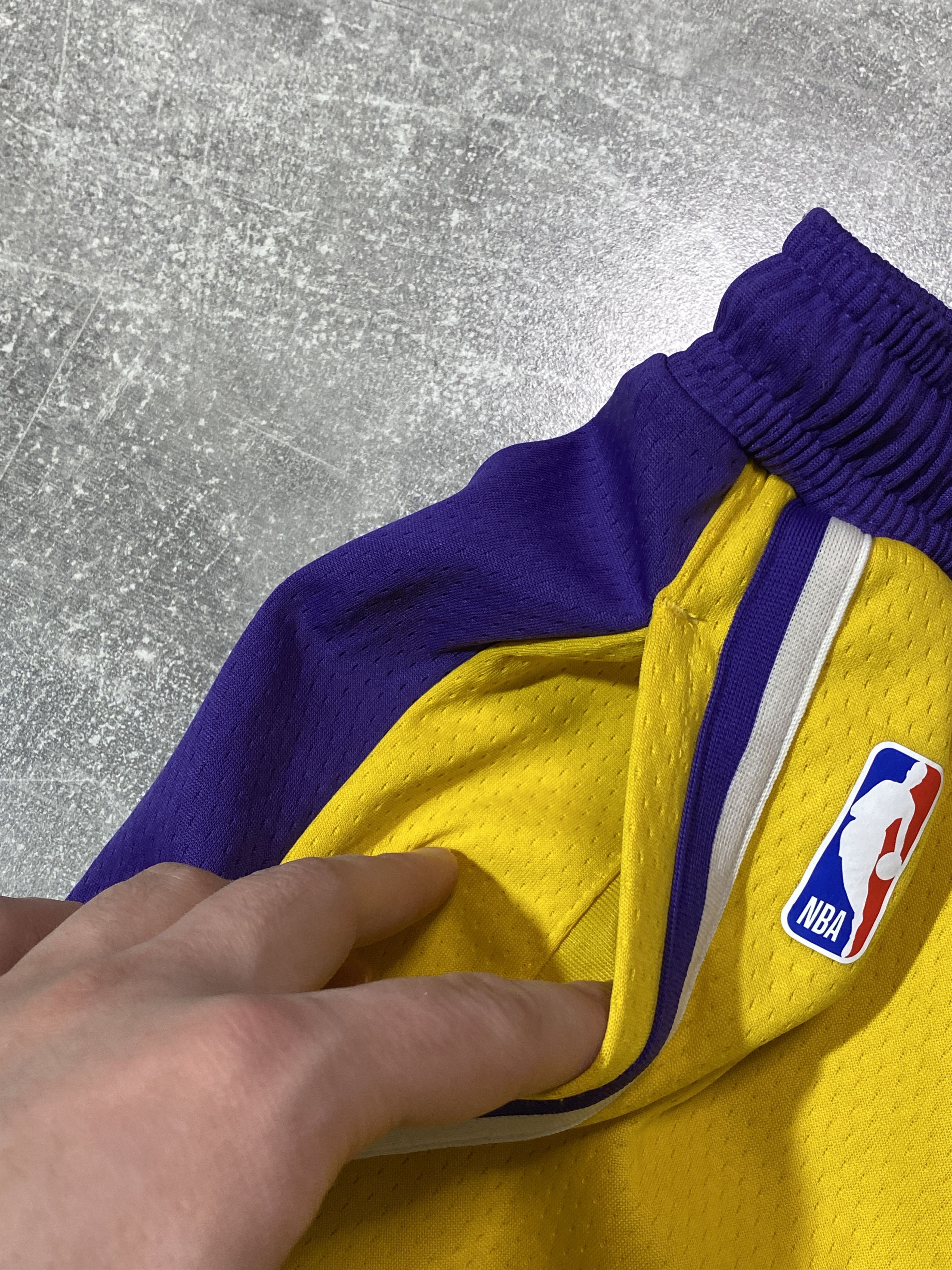 Nike Nike x L.A Lakers NBA Basketball Shorts Size US 32 / EU 48 - 6 Thumbnail