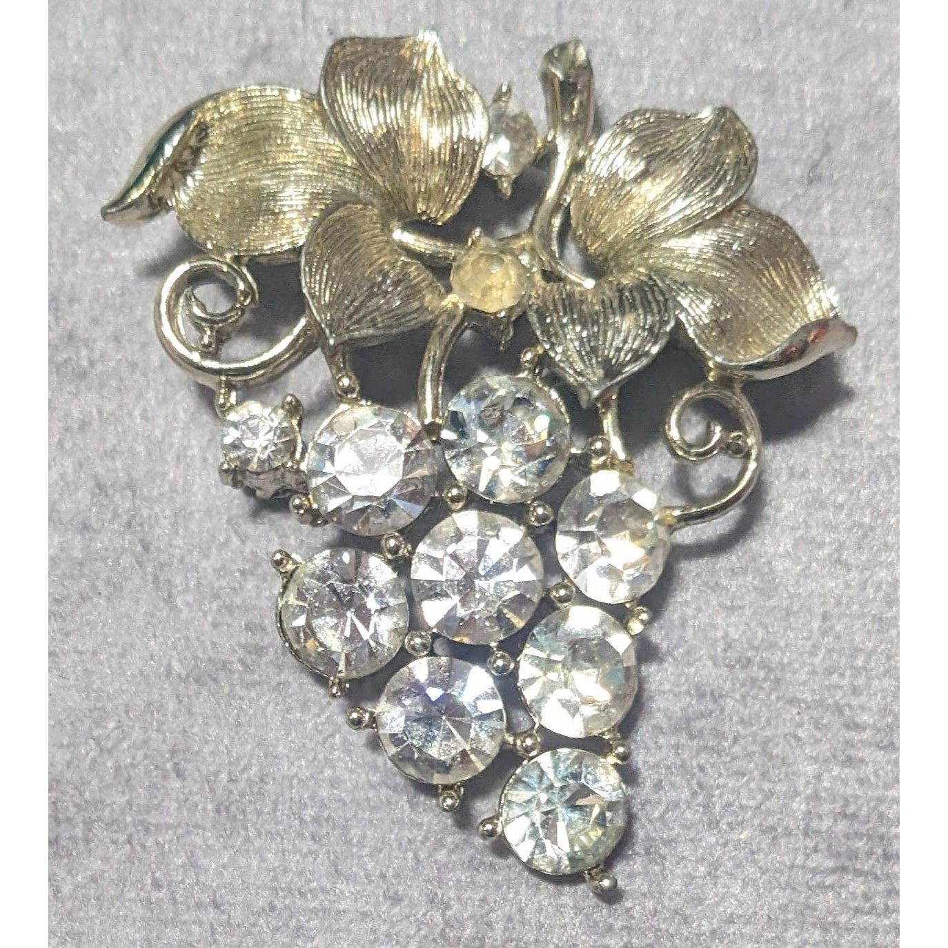 Other Vintage Lisner Grape Bunch Gold Tone Rhinestone Brooch Size ONE SIZE - 6 Thumbnail