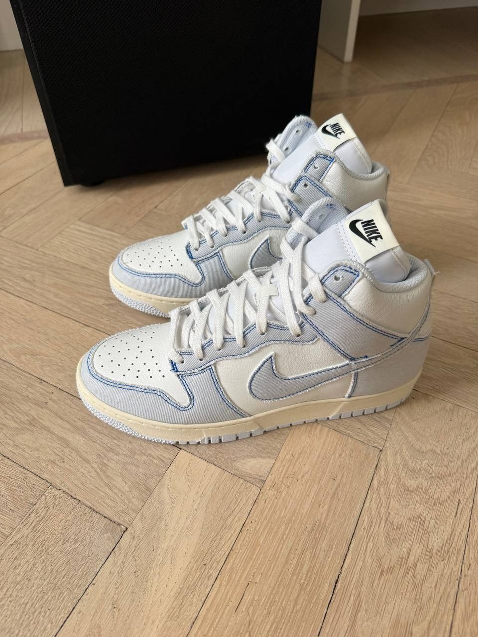 Nike Size US 8.5 / EU 42 Size US 8.5 / EU 41-42 - 4 Thumbnail