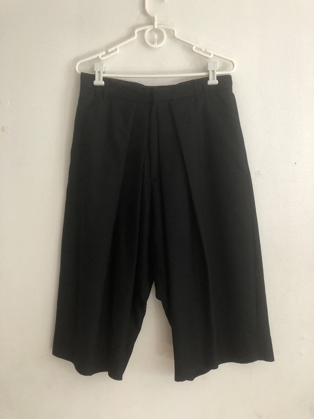Julius Julius vandalism: Pleated Silk wool shorts Size US 32 / EU 48 - 2 Thumbnail