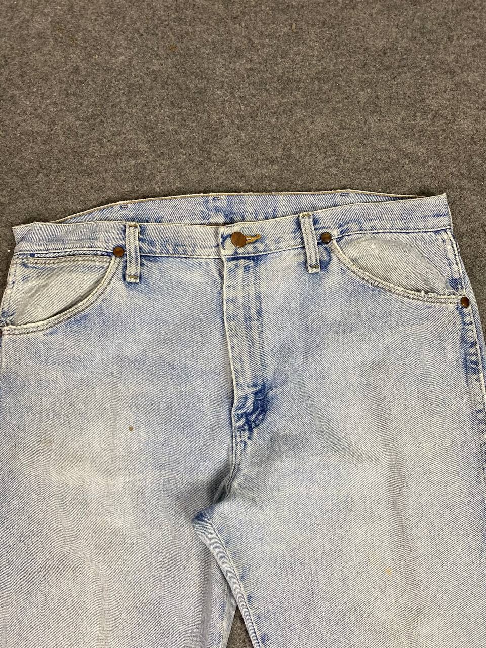 Wrangler vintage wrangler lightwash distressed denim Size US 37 - 9 Thumbnail