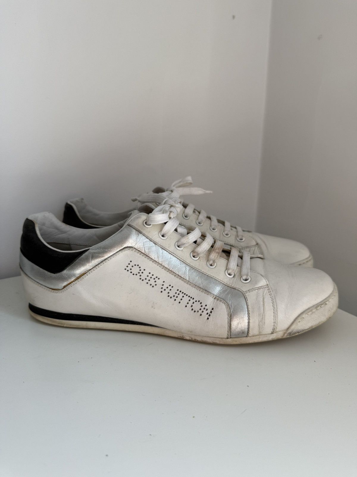 Louis Vuitton Louis Vuitton White Leather Template Logo Sneakers Size US 10 / EU 43 - 1 Thumbnail