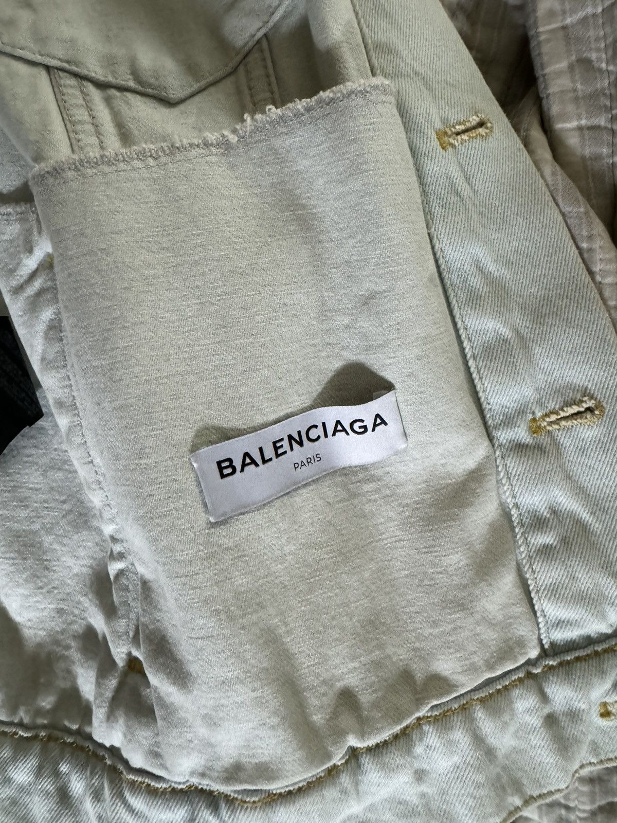 Balenciaga Balenciaga 2017 denim jacket Size US M / EU 48-50 / 2 - 3 Thumbnail