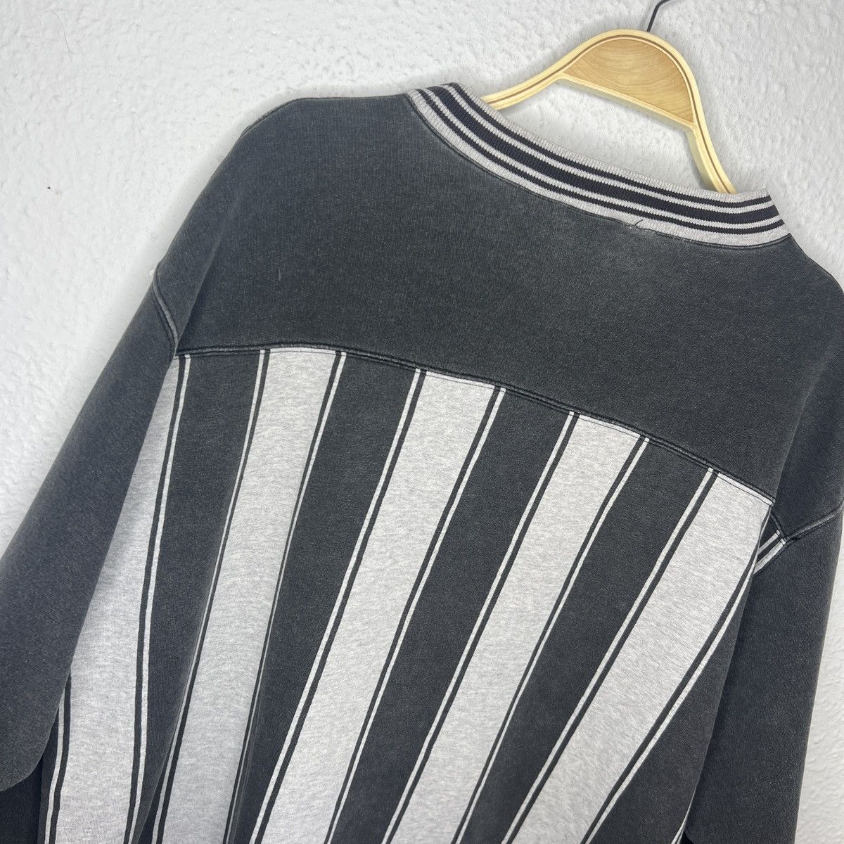 Nike Vintage 90s Nike Sweatshirt Basketball Striped Spellout Logo Size US XL / EU 56 / 4 - 7 Thumbnail