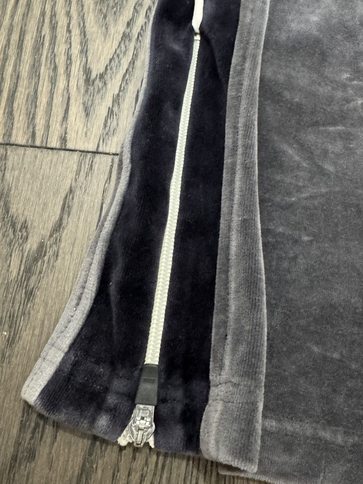 Roots Roots Vintage 2003 Velour Pants 30th Anniversary Size Medium Size US 30 / EU 46 - 3 Thumbnail