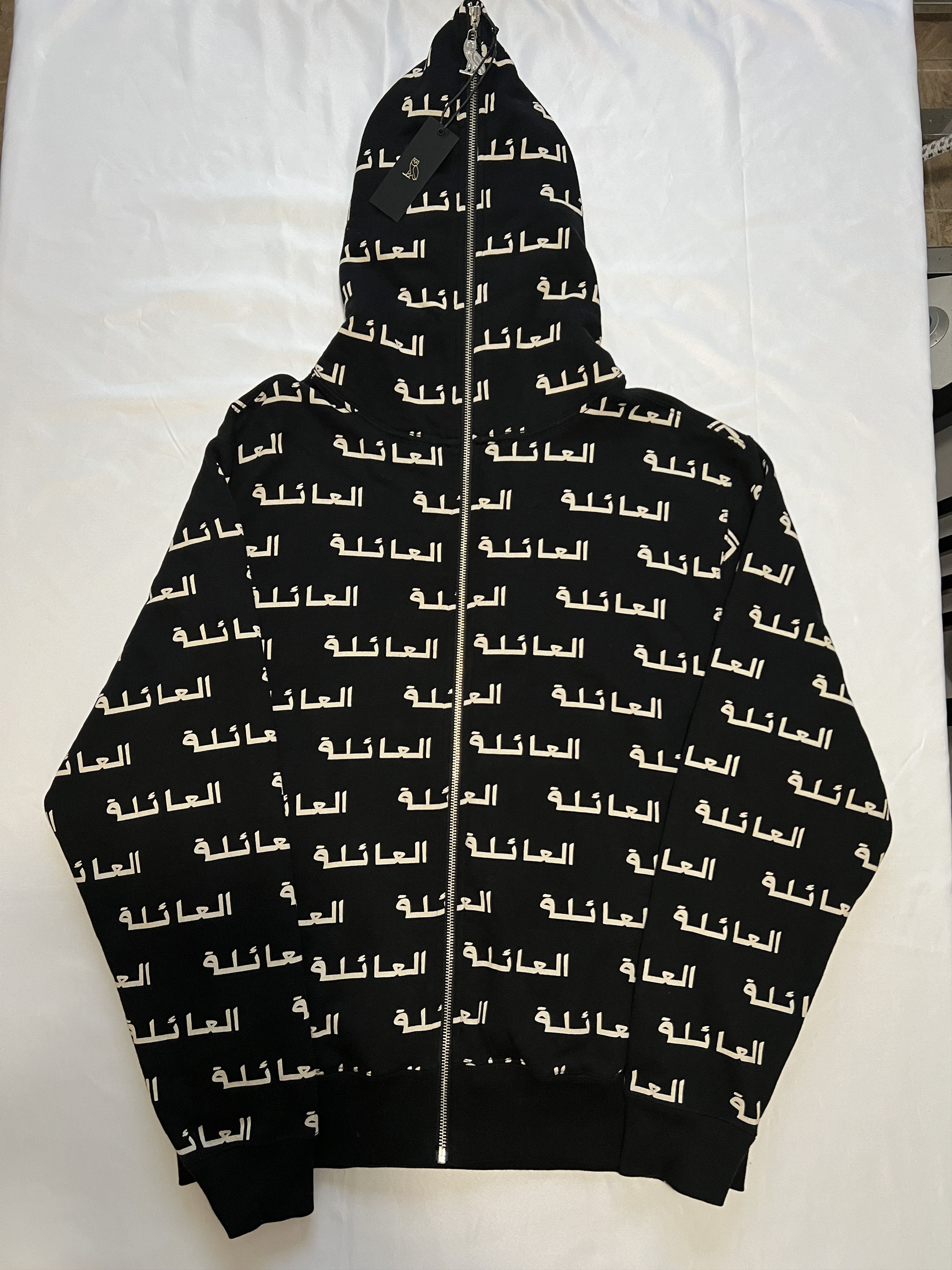 25SS【October's Very Own】パーカー FAMILY CALLIGRAPHY HOODIE Family Calligraphy Hoodie - Black | October's Very Own