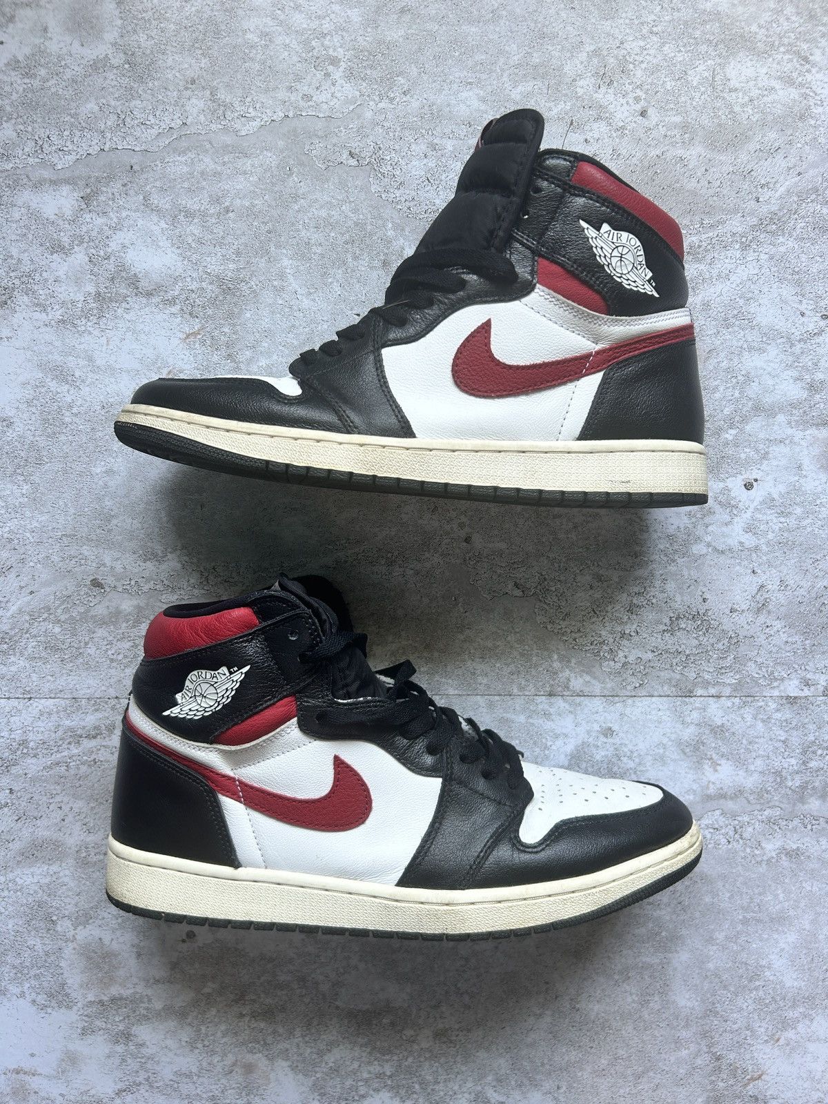 Jordan Brand × Nike Jordan 1 Retro High Black Gym Red Size US 12 / EU 45 - 1 Thumbnail