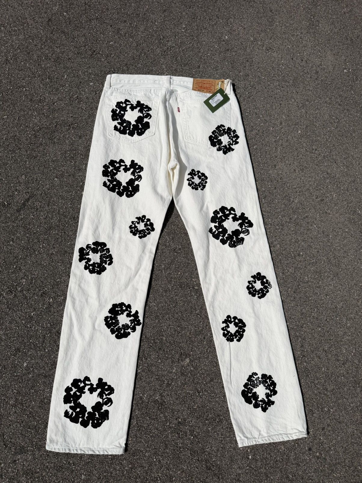 DENIM TEARS × Levi's Levi's x Denim Tears The Cotton Wreath Jeans White Size US 36 / EU 52 - 2 Thumbnail