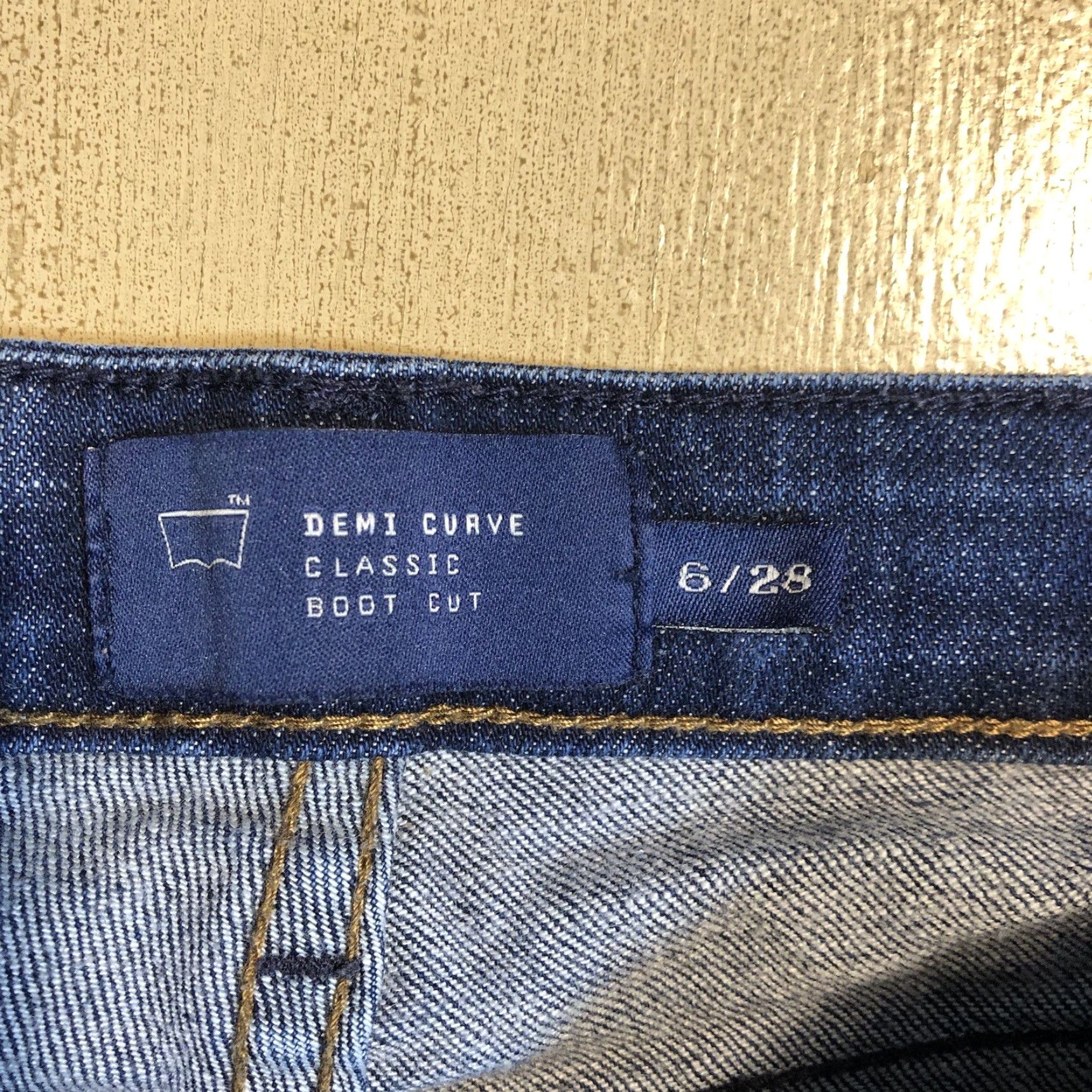 Levi's VINTAGE Levi's Shorts Womens 6 Blue Denim Cut-Off Frayed Hems Zip Fly Cuffed 80s 90s Bohemian Classic Designer Jeans Denim Shorts Womens Reg Size 28" / US 6 / IT 42 - 4 Thumbnail