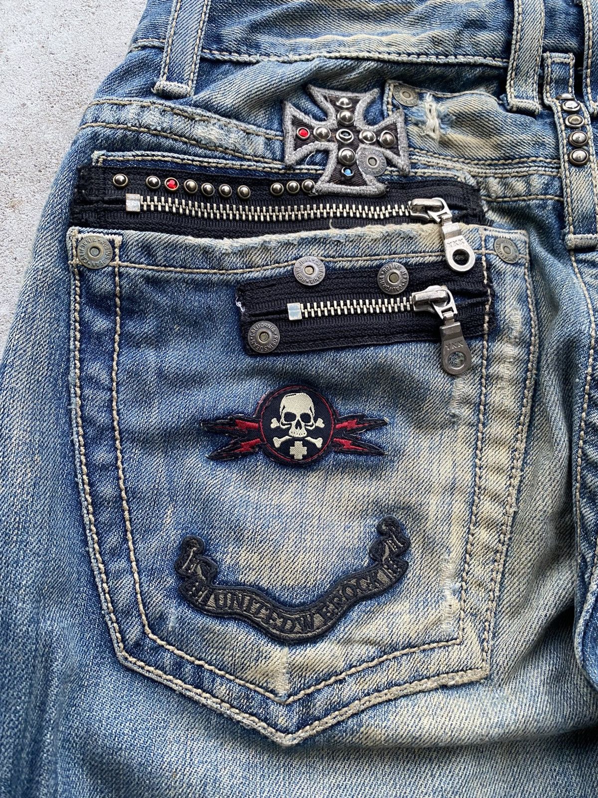 Robins Jeans ROBINS JEAN COMPARED TO WHO SKULL STUDDED JEANS Size US 29 - 4 Thumbnail