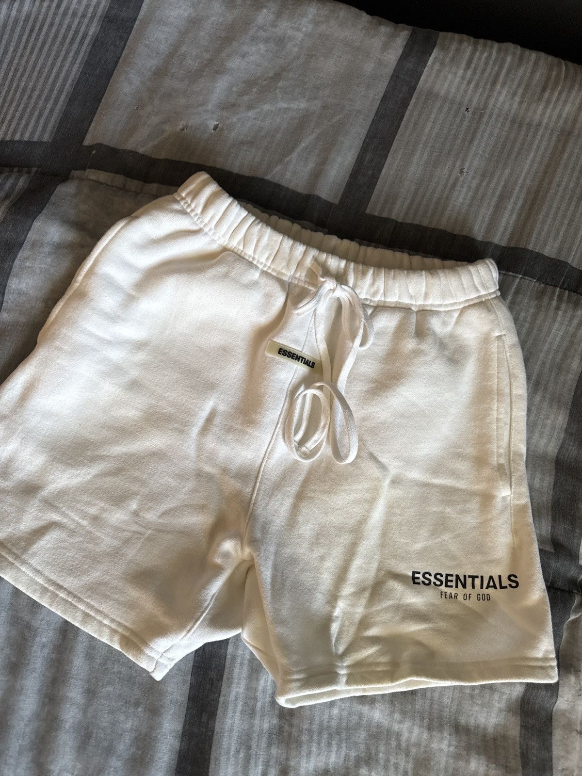 Essentials Fear of God Essentials Sweat Shorts White Size US 30 / EU 46 - 2 Thumbnail