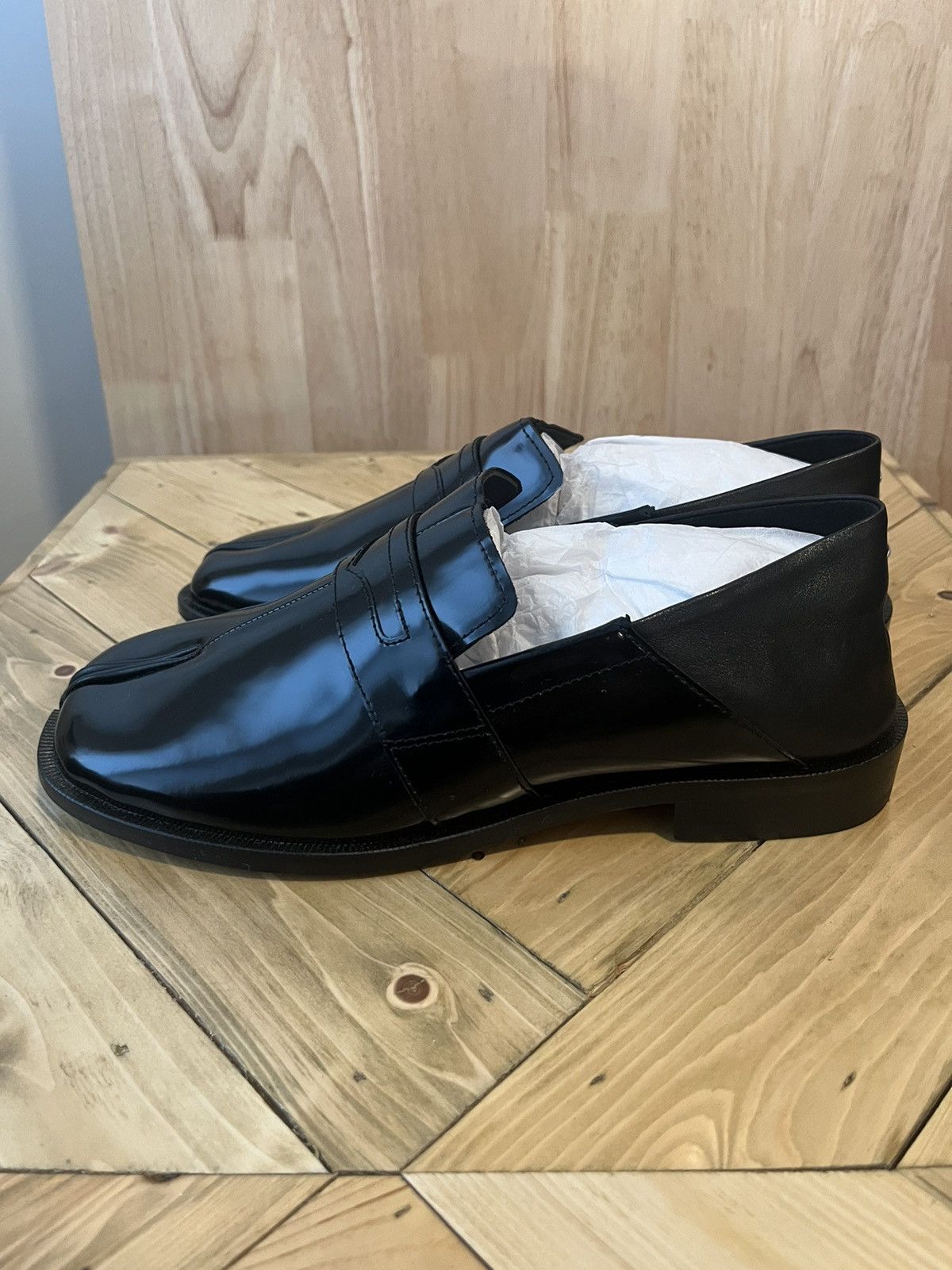 classic leather tabi shoes