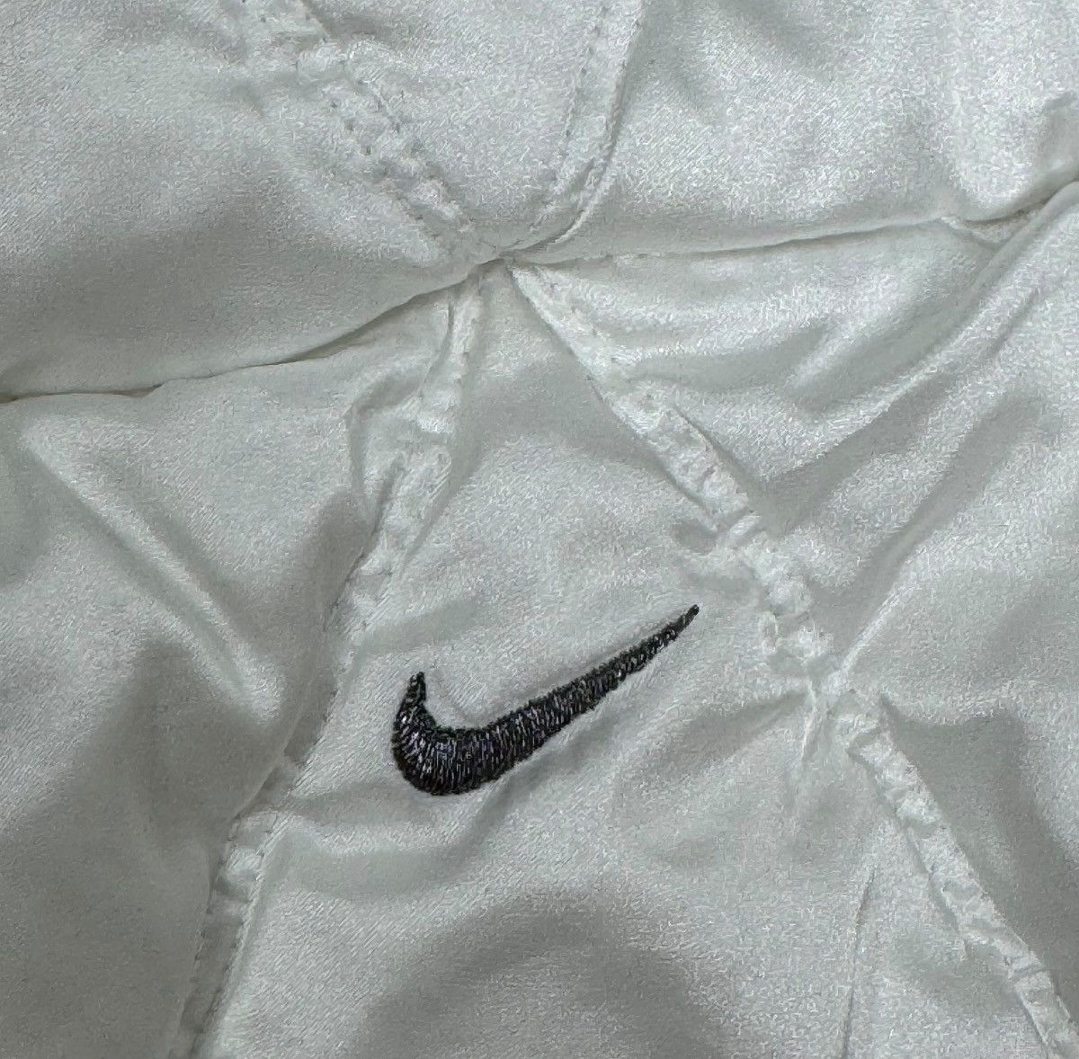 Nike × Vintage Nike Vintage Y2K Satin Quilted Down Jacket size L Size L / US 10 / IT 46 - 21 Thumbnail