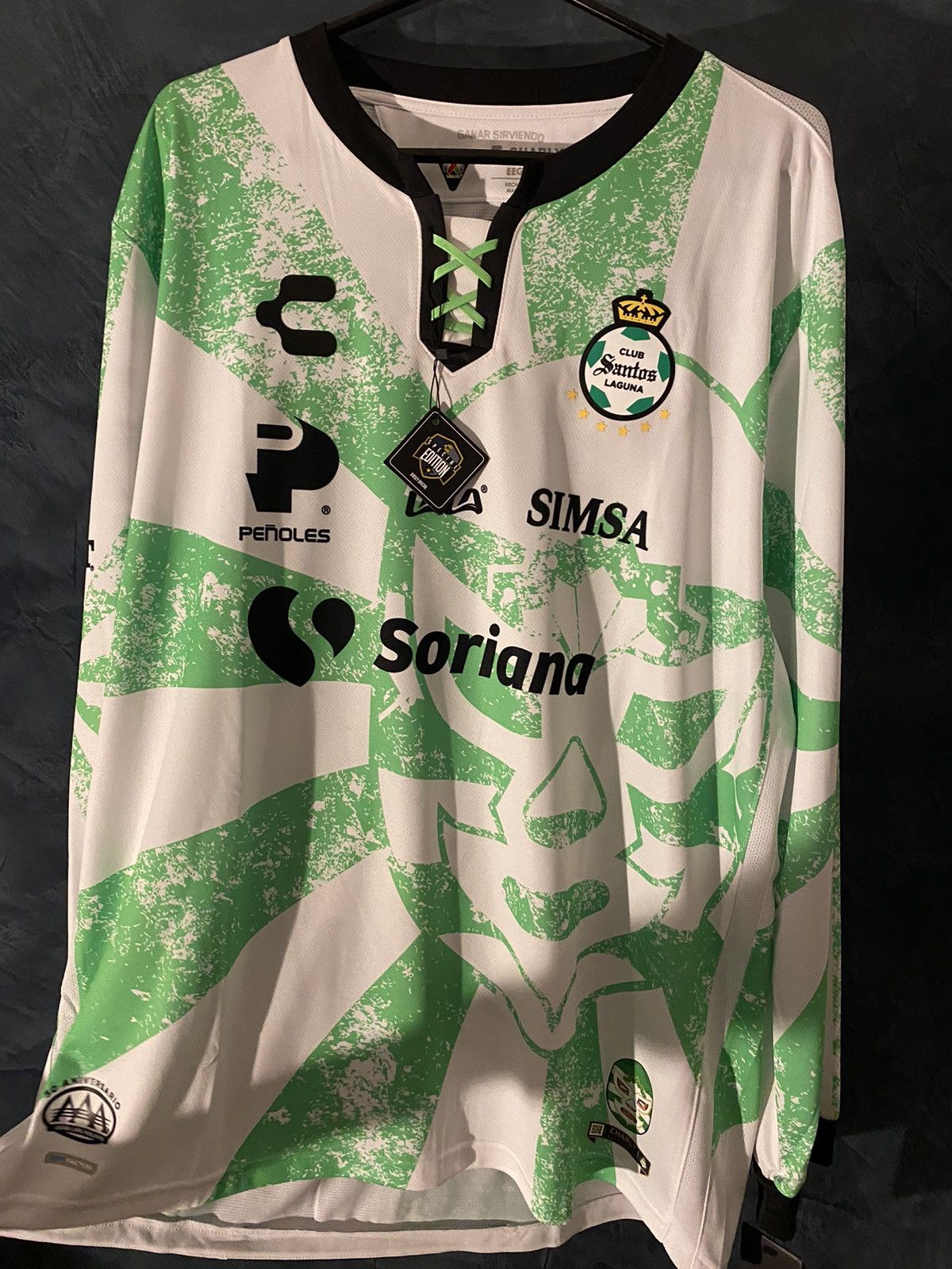 Other BNWT Special Edition LS Santos Laguna football shirt Size US XXL / EU 58 / 5 - 1 Thumbnail