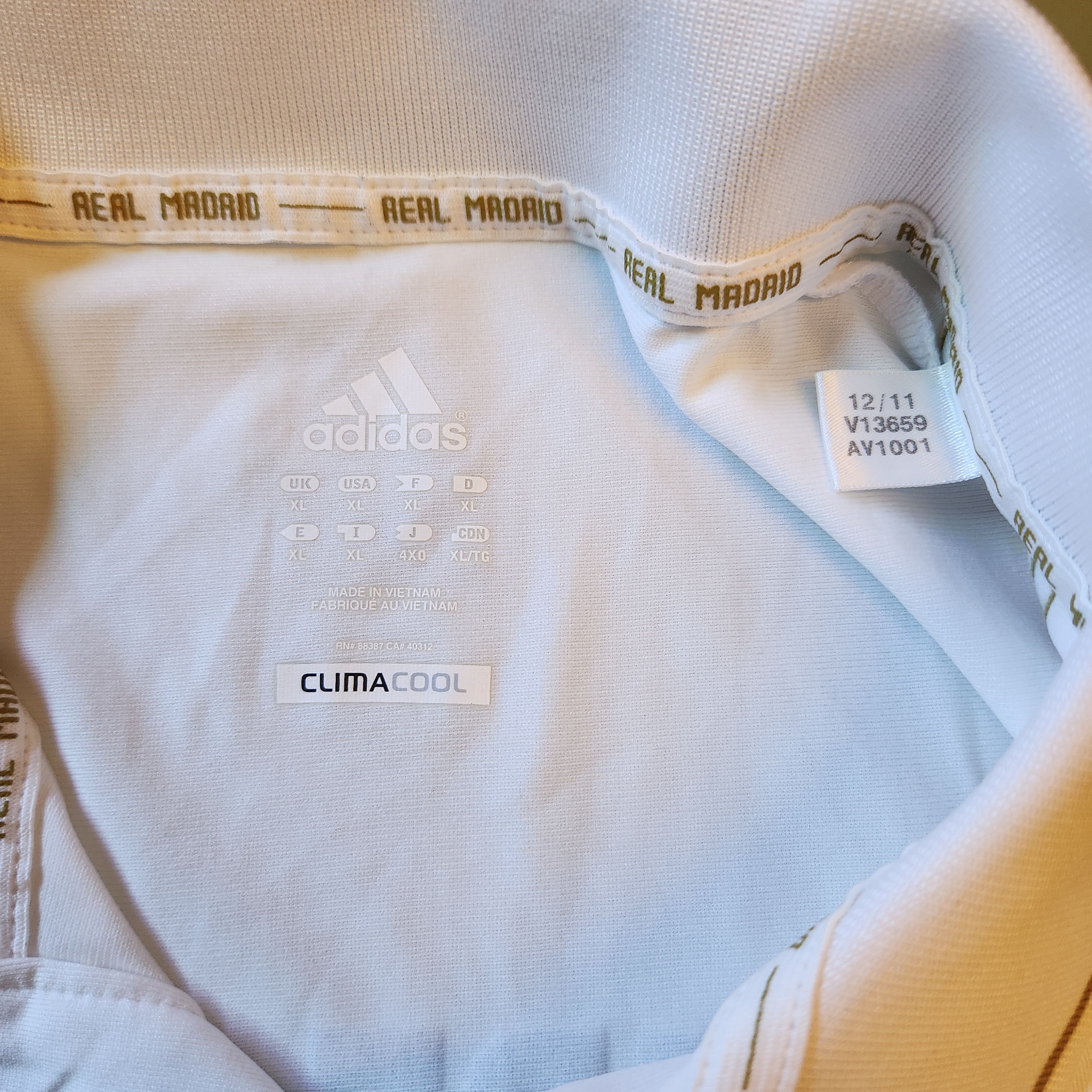 Adidas Authentic Real Madrid CAMPEONES 32 2011-2012 Home Jersey Size US XL / EU 56 / 4 - 10 Thumbnail