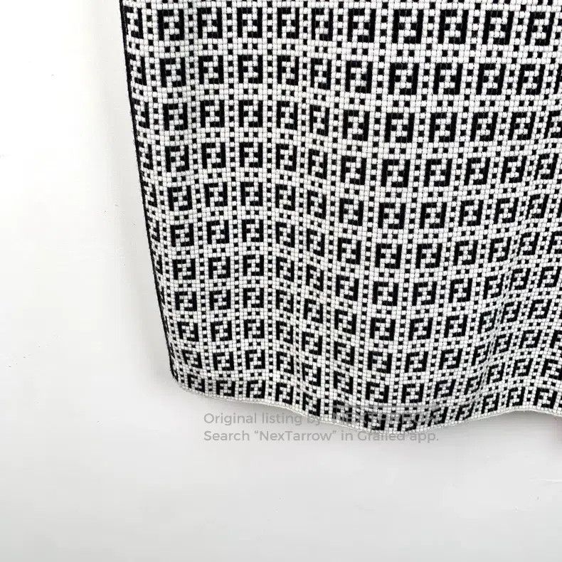 Fendi Fendi Black and White Color-Block Logo Faux-Fur Full-Print Size S / US 4 / IT 40 - 4 Thumbnail