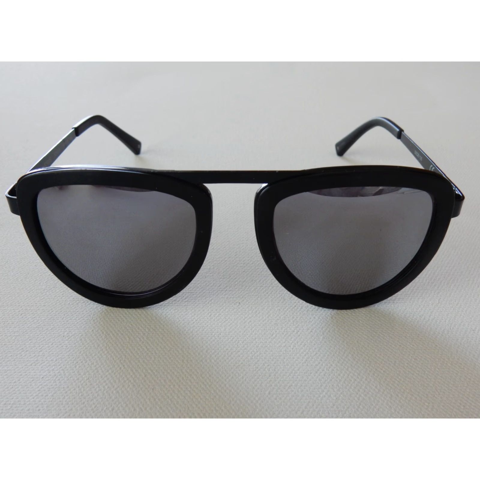 Vintage VINTAGE Kendall + Kylie Sunglasses Women Black Small Frame 53mm 20-135mm UV Protective Size ONE SIZE - 2 Thumbnail