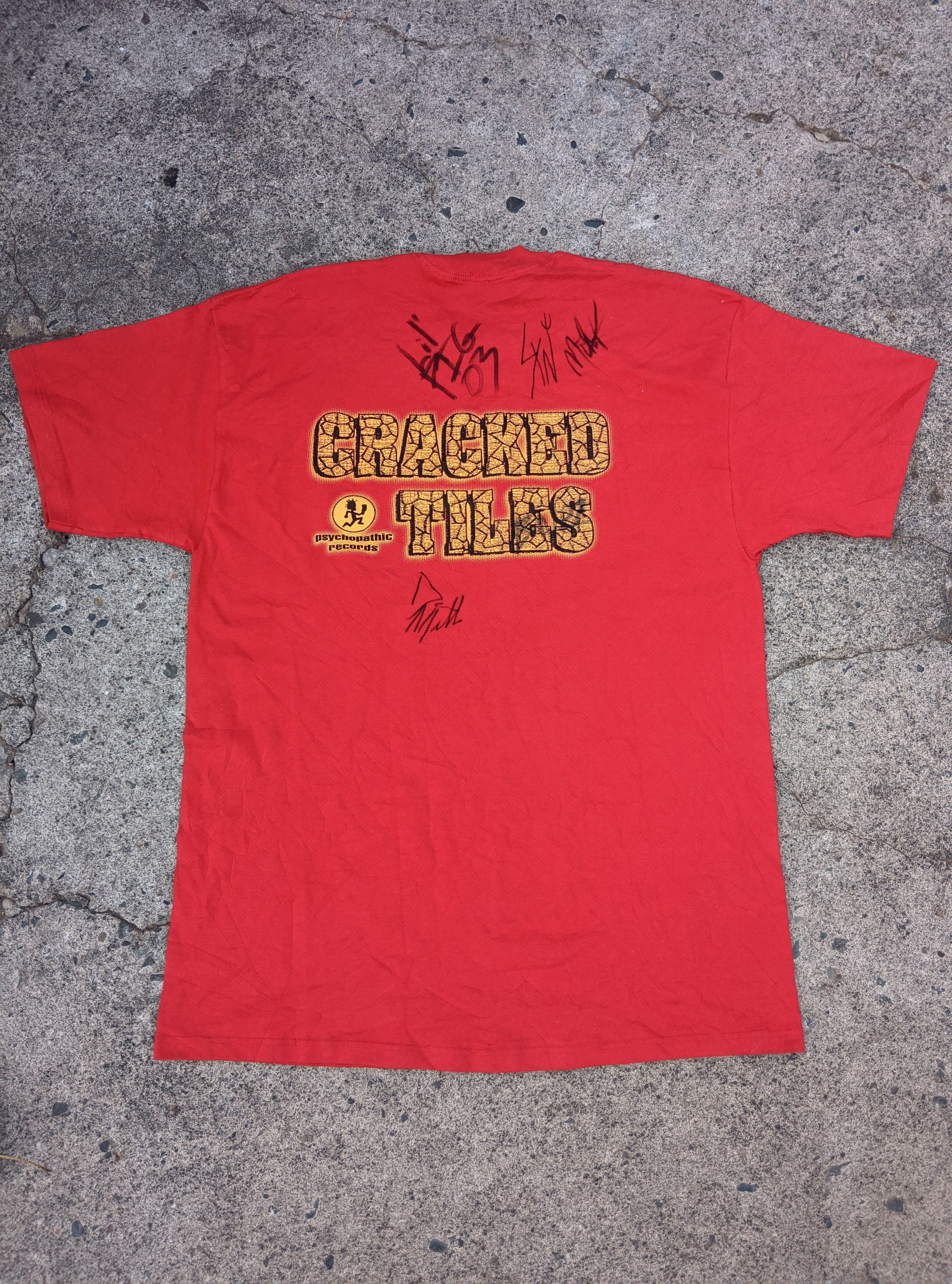 Band Tees × Vintage Vintage 2003 Zug Izland cracked tiles signed tshirt Size US XL / EU 56 / 4 - 2 Thumbnail