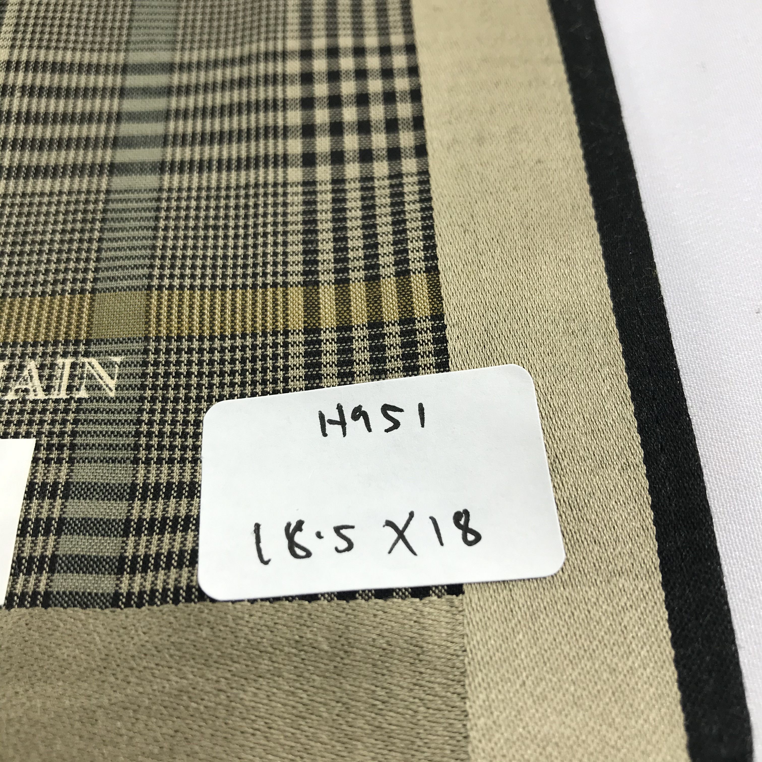 Pierre Balmain Pierre Balmain Tartan Handkerchief Neckerchief Bandana H951 Size ONE SIZE - 6 Thumbnail