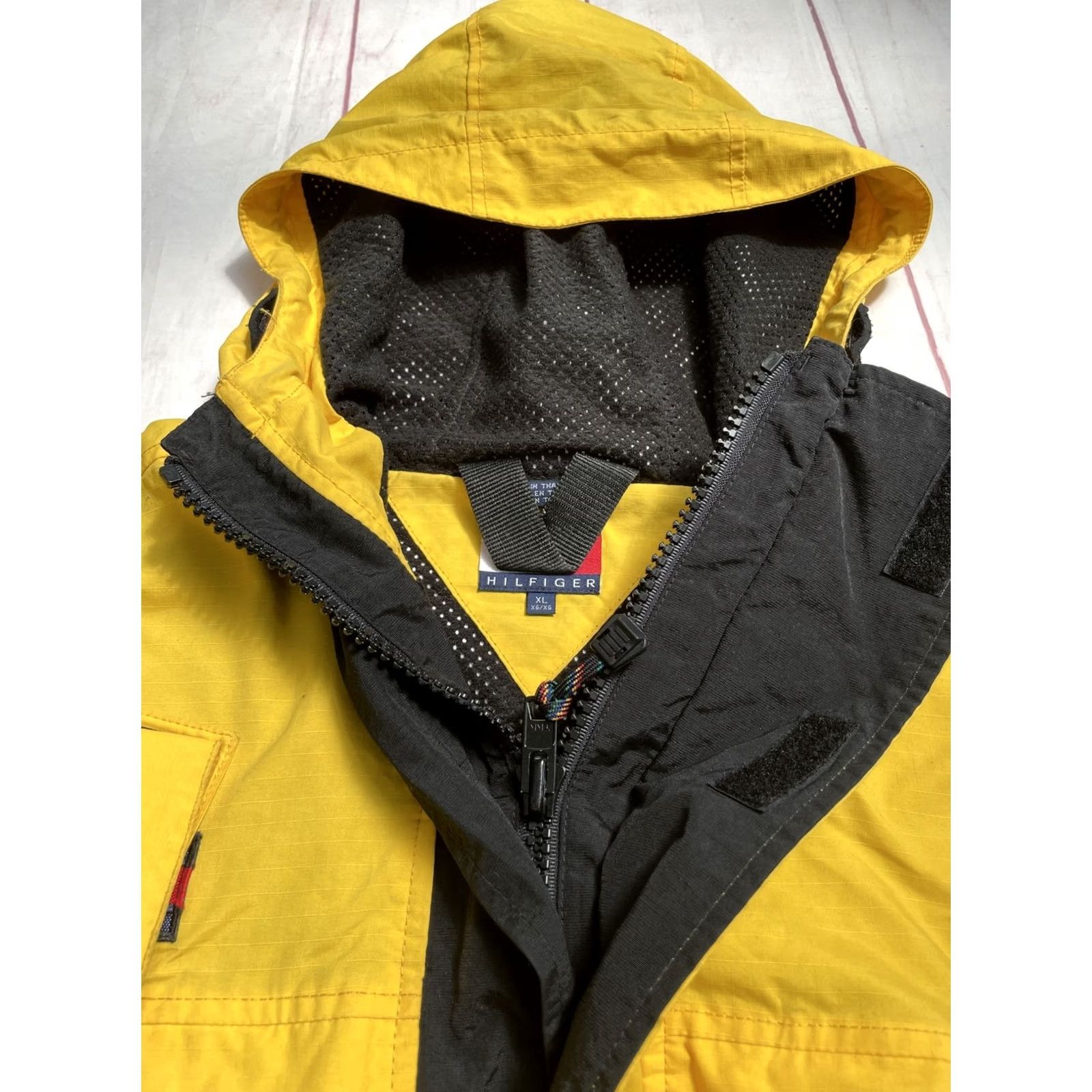 Tommy Hilfiger VINTAGE Tommy Hilfiger Outdoors Expedition Guide Jacket Parka 3M Yellow XL Mens 90s Windbreaker Nylon Zip Velcro Size US XL / EU 56 / 4 - 7 Thumbnail