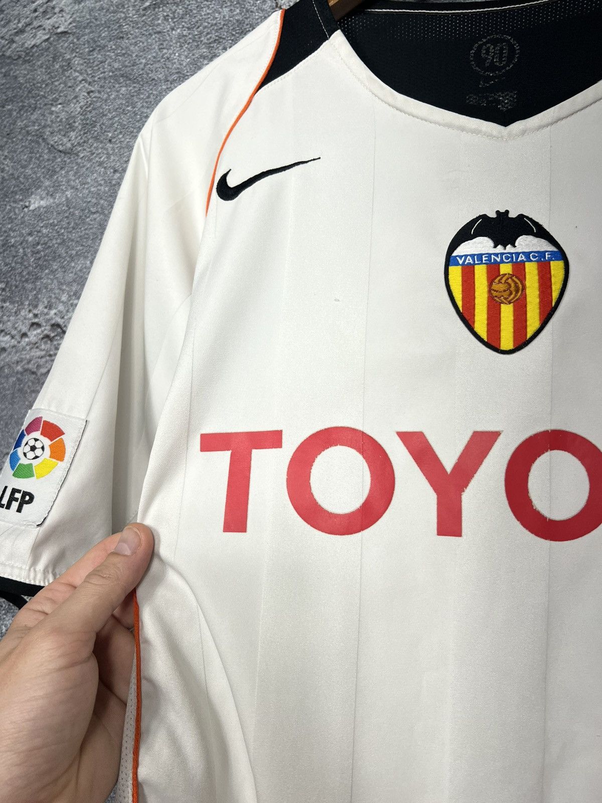 Nike Vintage Valencia 2004/2005 Home Football Jersey Blockcore Size US L / EU 52-54 / 3 - 4 Thumbnail