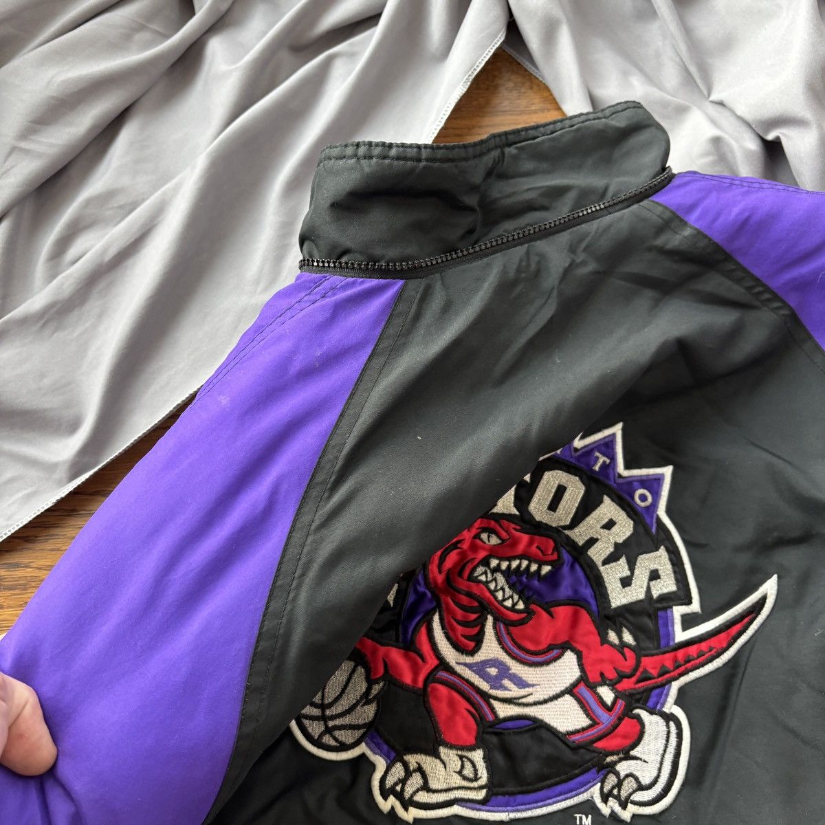 NBA 1994 Toronto Raptors Puffer Jacket Vintage NBA Raven Coat Size US XL / EU 56 / 4 - 12 Thumbnail