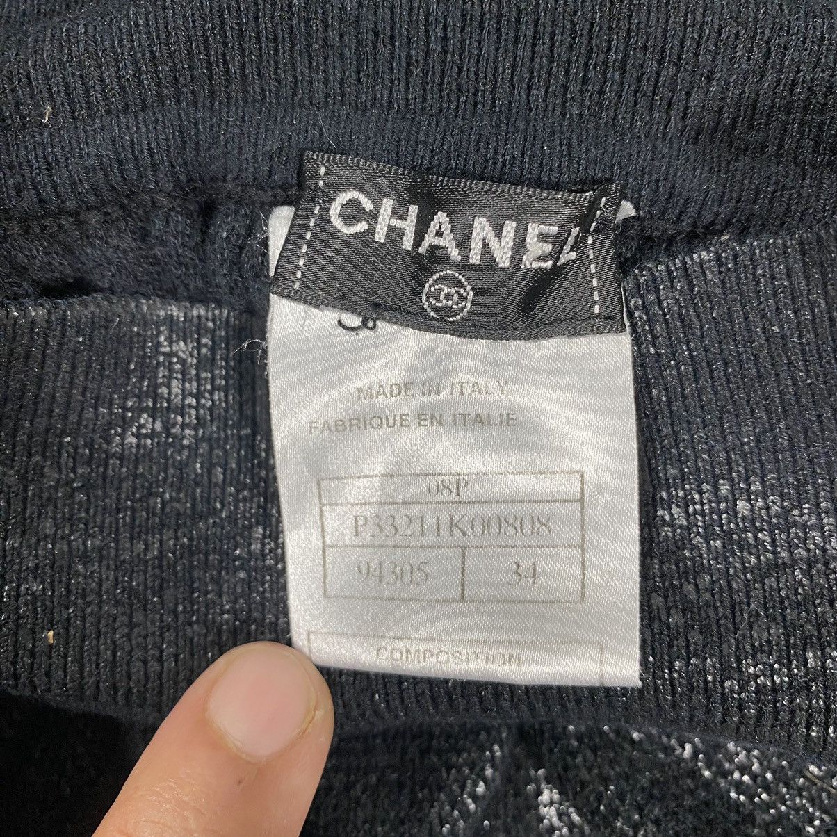Chanel × Vintage Vintage Chanel Black Coated Skirt Size 24" / US 00 / IT 34 - 13 Thumbnail