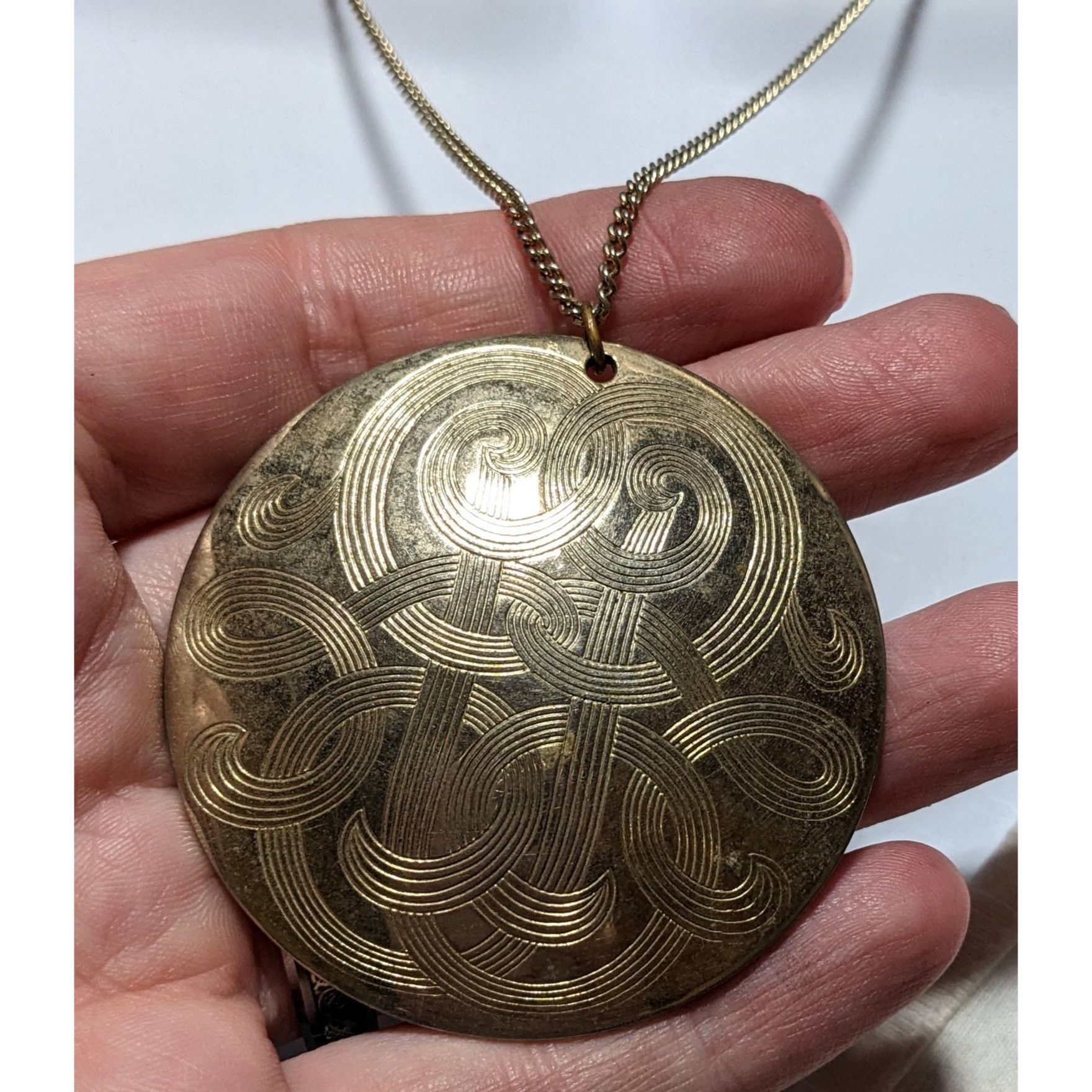 Other Vintage Large Engraved Gold Medallion Necklace Size ONE SIZE - 8 Thumbnail