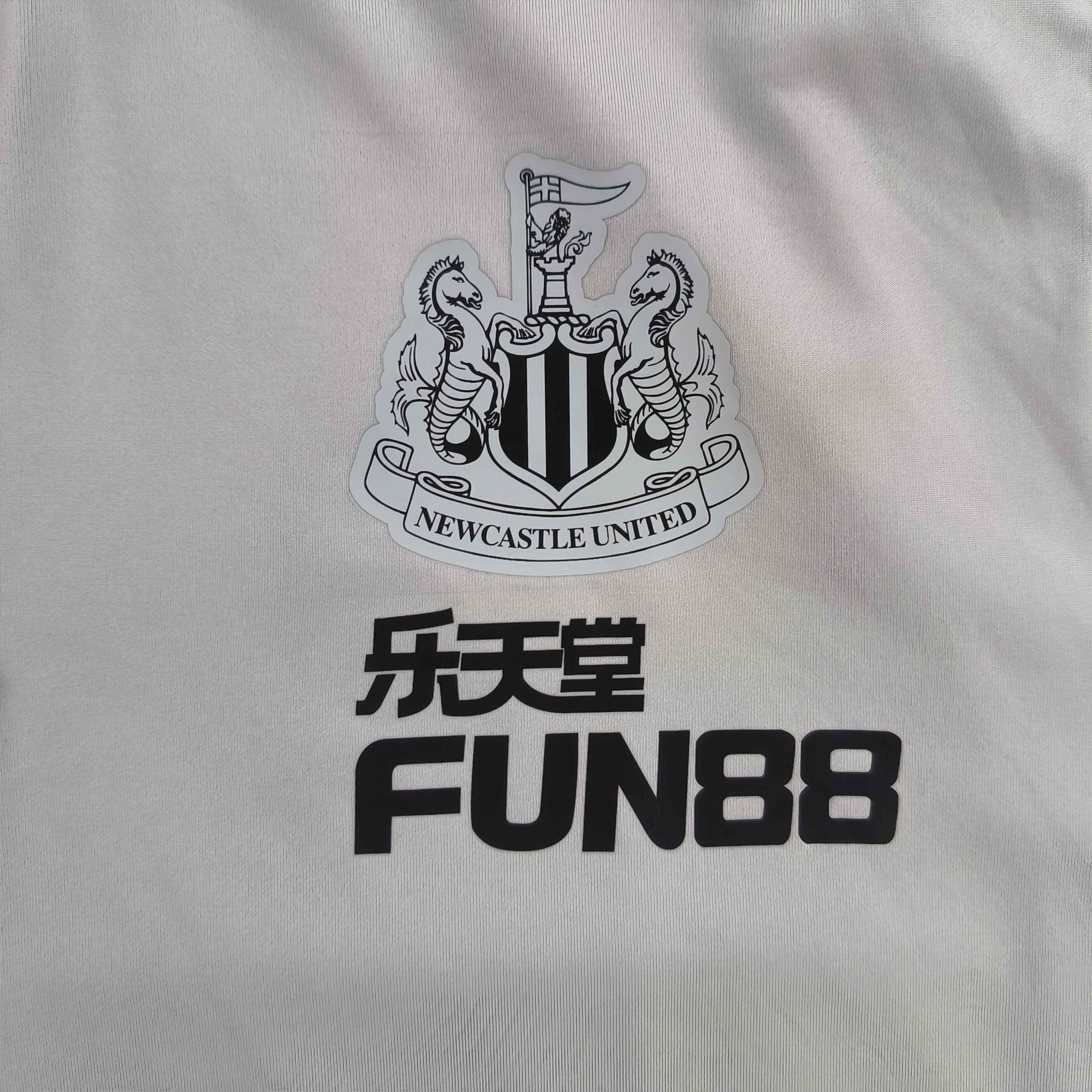 Castore Newcastle United 2022-23 Castore training football jersey XL Size US XL / EU 56 / 4 - 3 Thumbnail