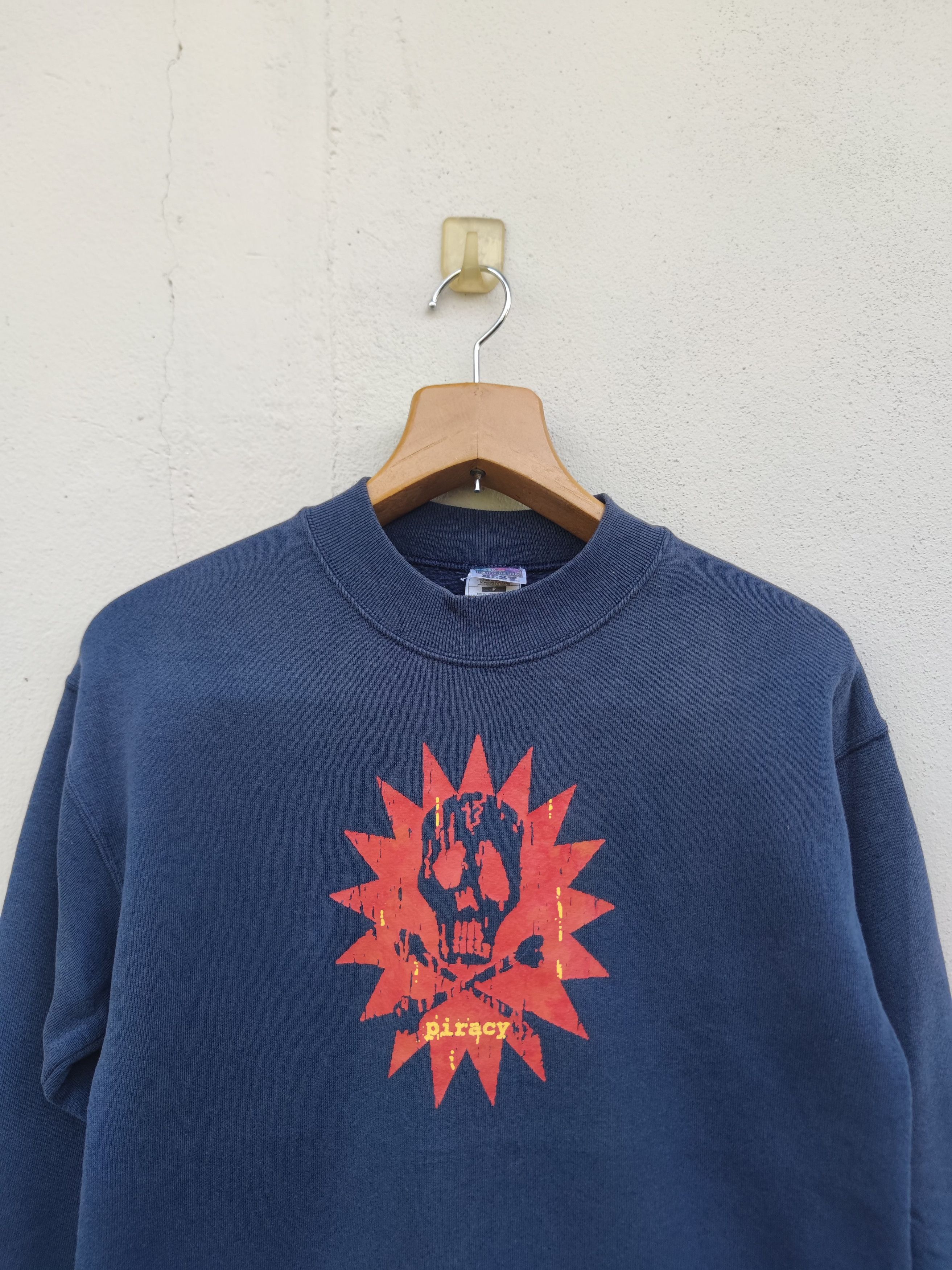 Vintage Vintage 90s Piracy Skull Crewneck Sweatshirt Size US S / EU 44-46 / 1 - 4 Thumbnail
