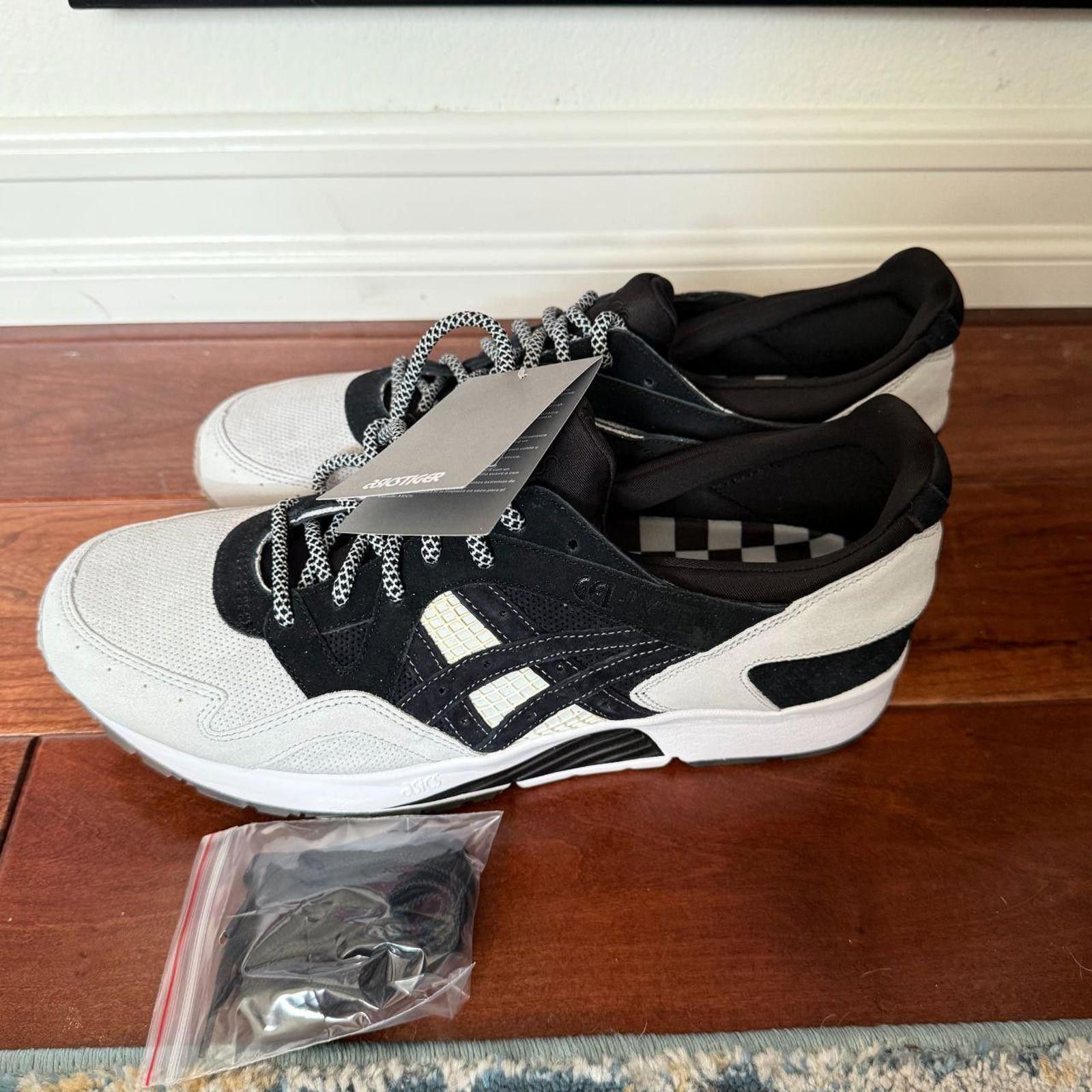 Asics ASICS Men's Black and Grey Trainer Size US 12.5 / EU 45-46 - 1 Thumbnail
