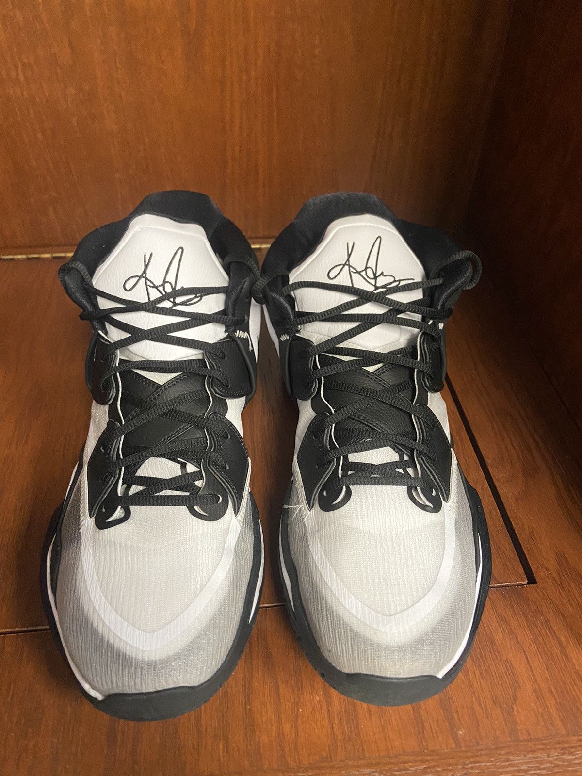 Nike Nike mens Kyrie Infinity basketball shoes Size US 15 / EU 48 - 4 Thumbnail