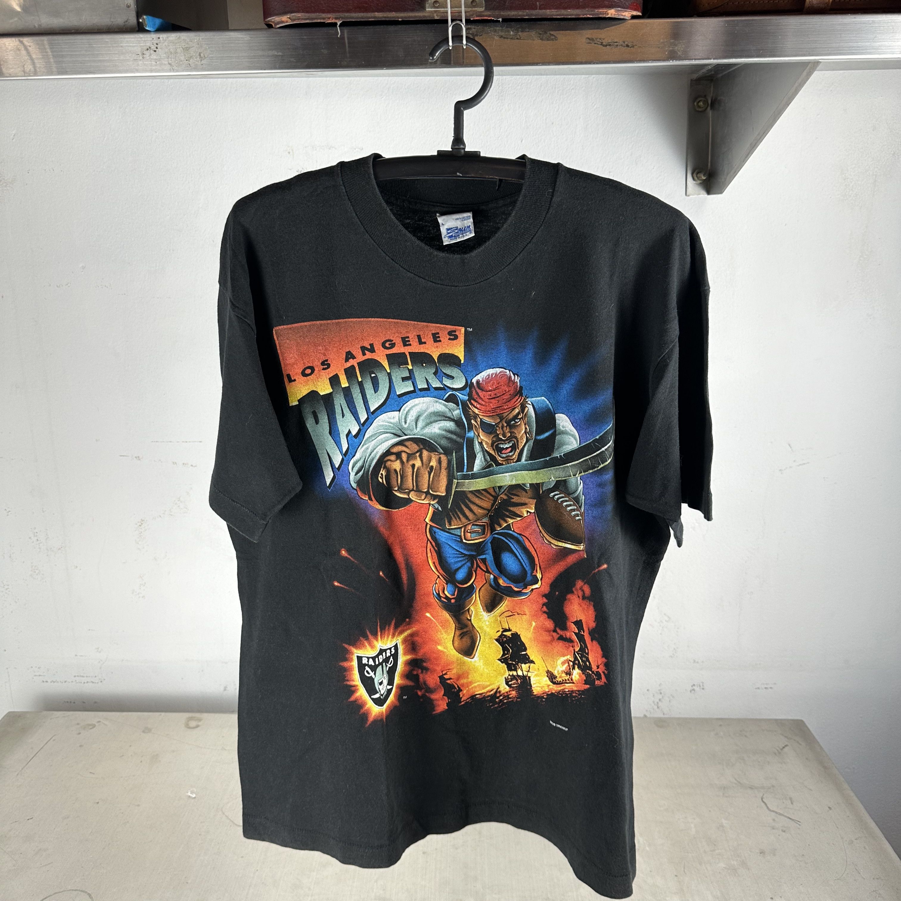 Vintage Vintage 1994 Los Angeles Raiders NFL Superhero Salem T-Shirt Size US XL / EU 56 / 4 - 1 Thumbnail
