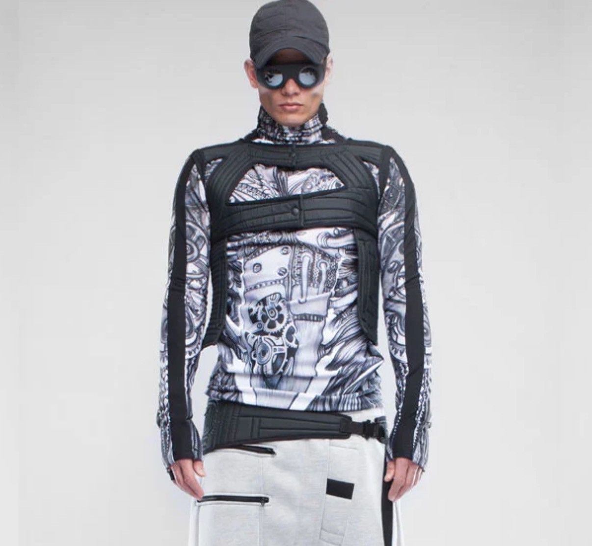 Demobaza Archive Piece TOP EHEIE Size US S / EU 44-46 / 1 - 2 Thumbnail