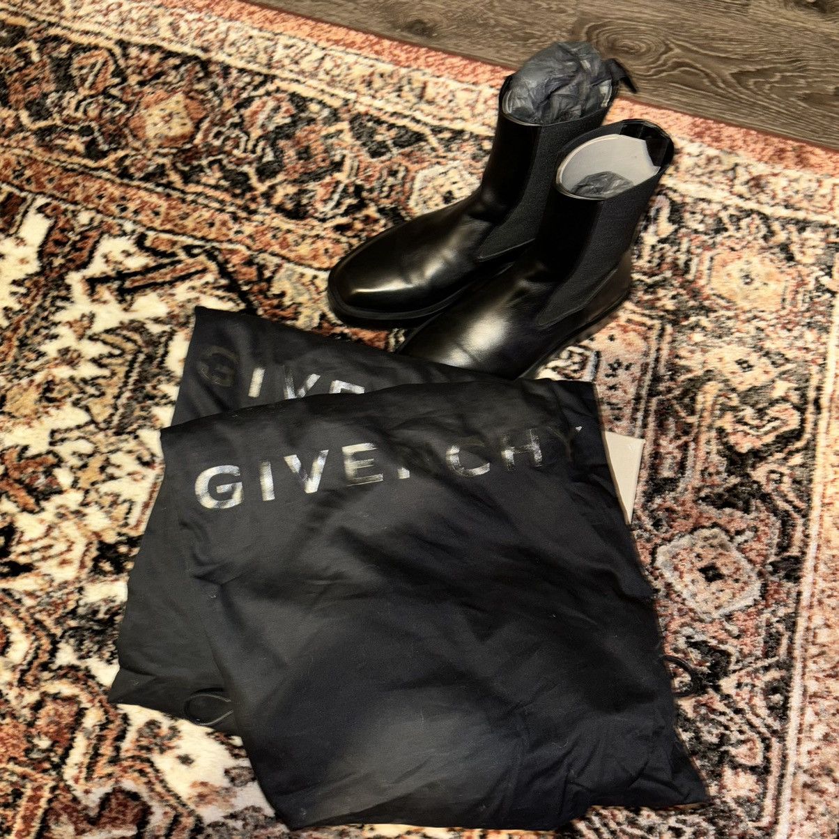 Givenchy Givenchy chunky sole Chelsea boot Size US 7 / EU 40 - 8 Thumbnail