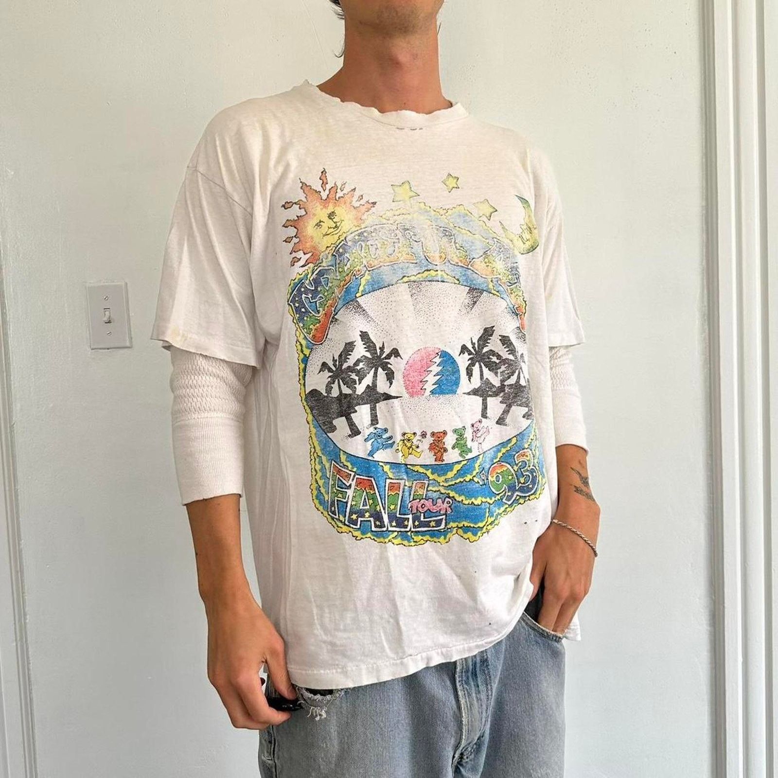 Vintage Vintage 90s Fall Tour Grateful Dead Thrashed White Band Tee Size US XL / EU 56 / 4 - 1 Thumbnail
