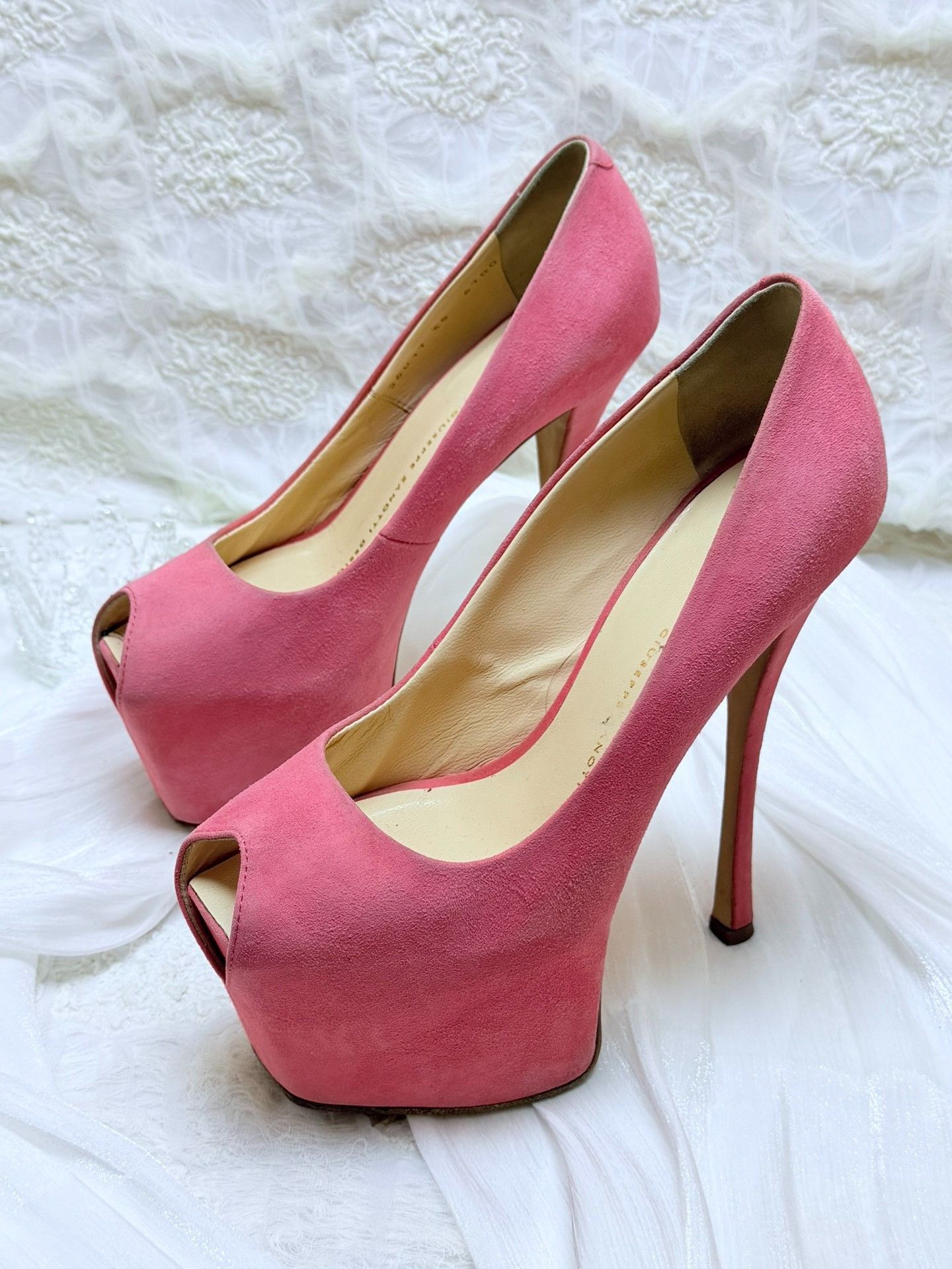 Giuseppe Zanotti Giuseppe Zanotti Suede Pink Lowtop Sneakers us_5 Women Size US 5 / IT 35 - 1 Thumbnail